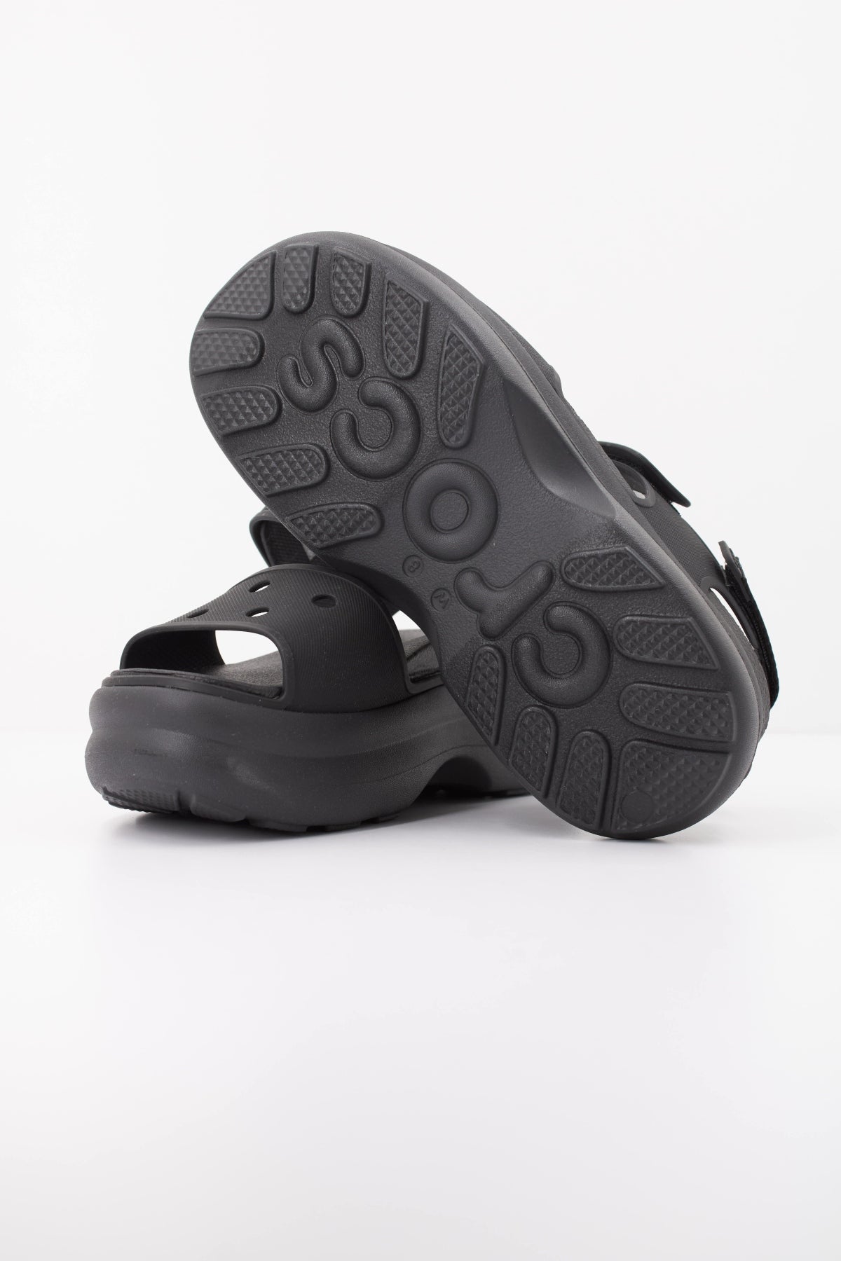 CROCS SOHO Y STRAP en color NEGRO (5)