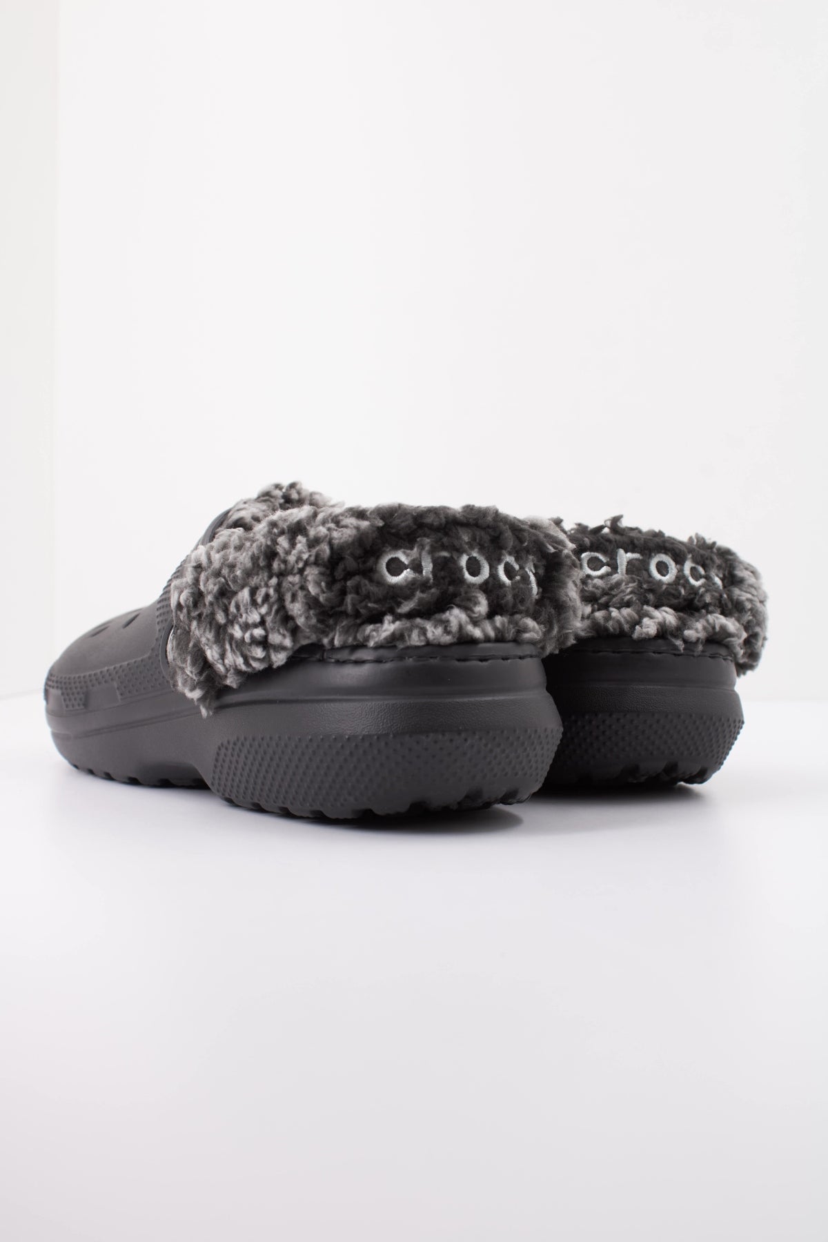 CROCS CLASSIC FLEECE LINED en color NEGRO (4)