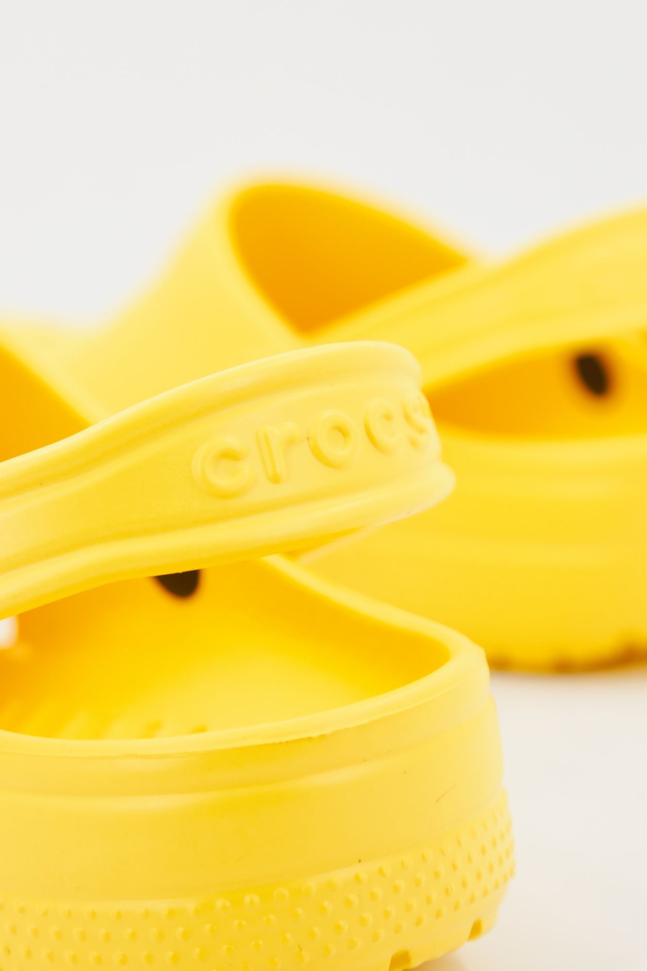 CROCS CLASSIC U en color AMARILLO (4)