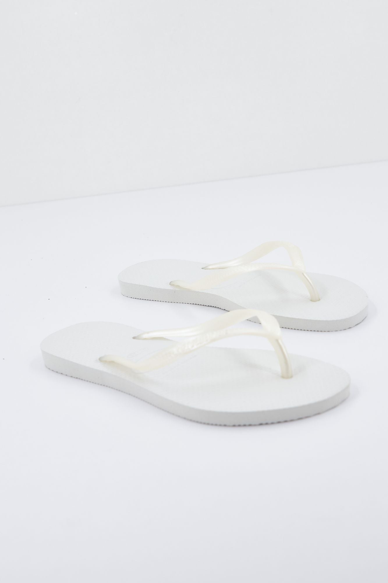 HAVAIANAS SLIM en color BLANCO (2)