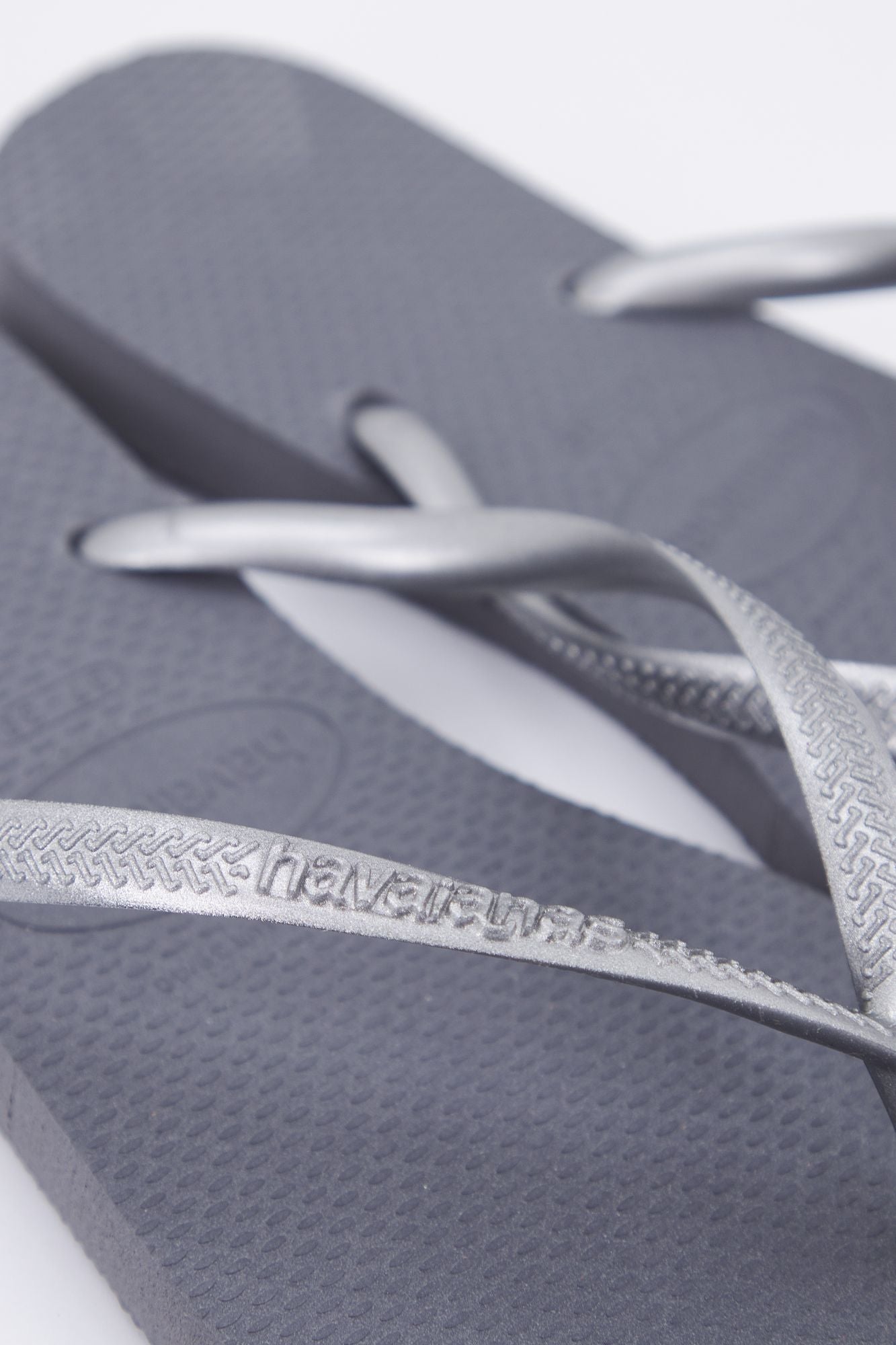 HAVAIANAS SLIM en color GRIS (4)