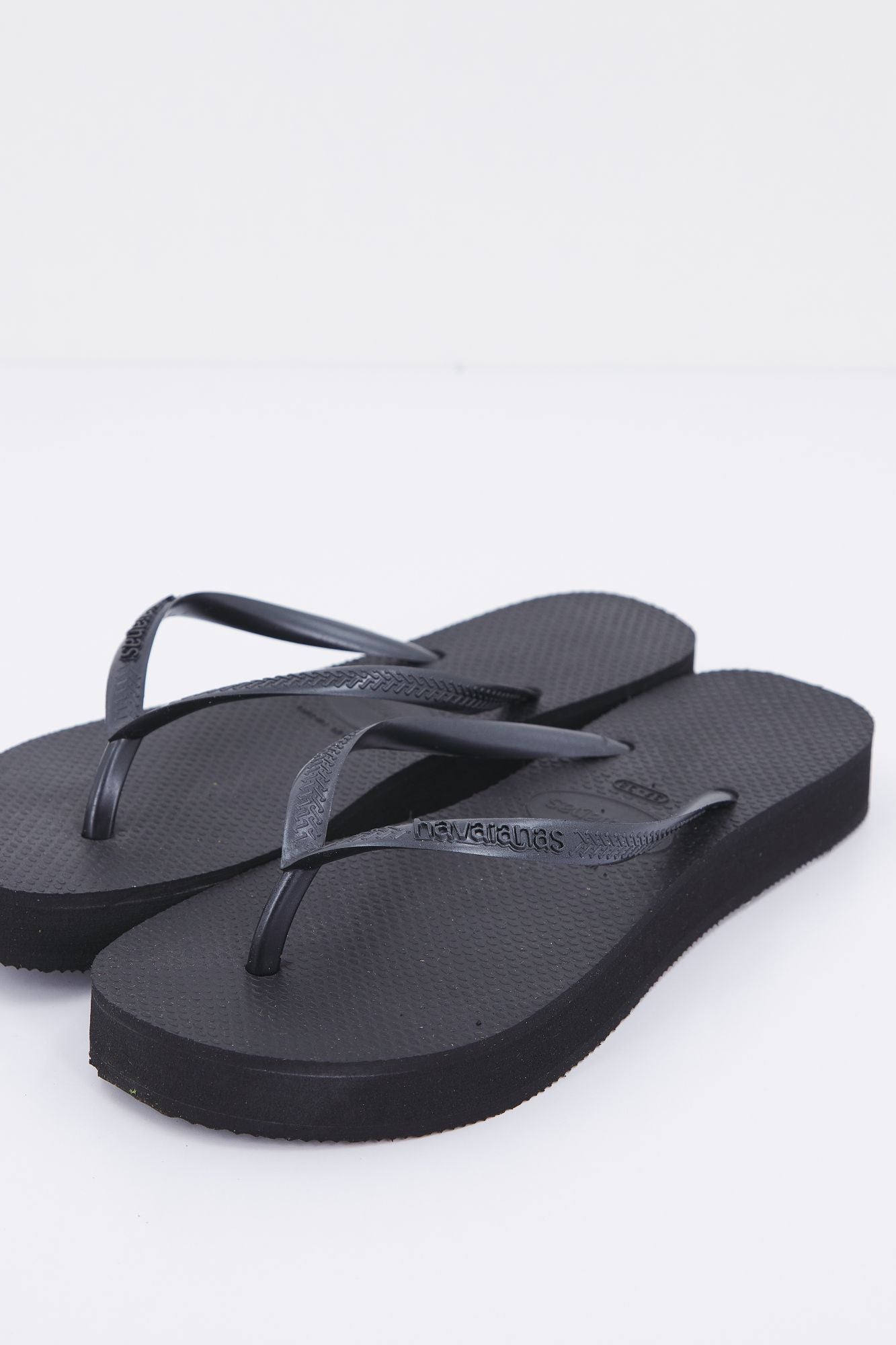 HAVAIANAS SLIM PLATFORM en color NEGRO (2)