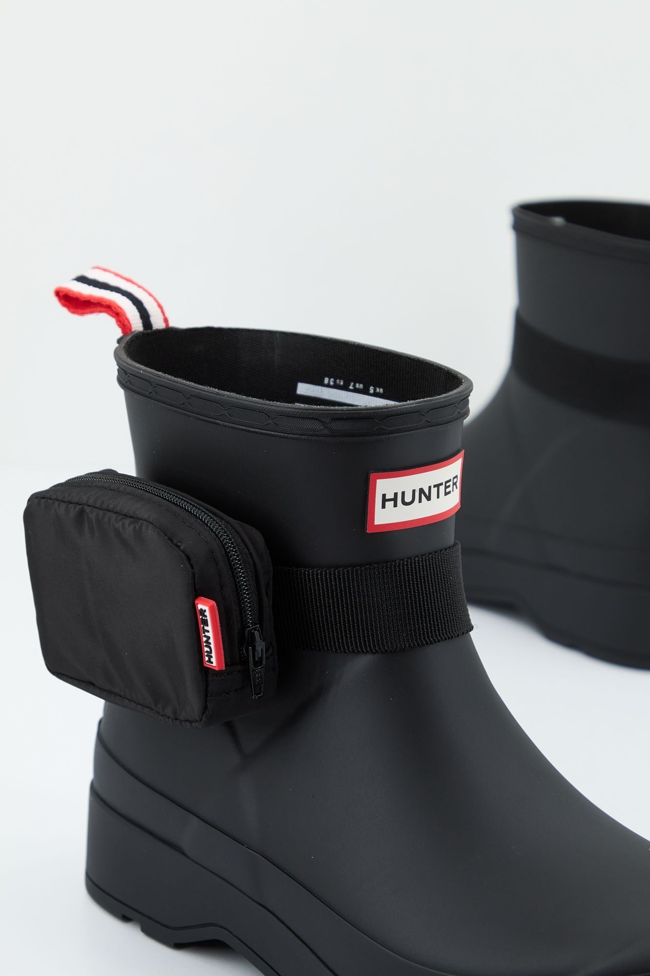HUNTER W PLAY SHORT POUCH en color NEGRO (3)