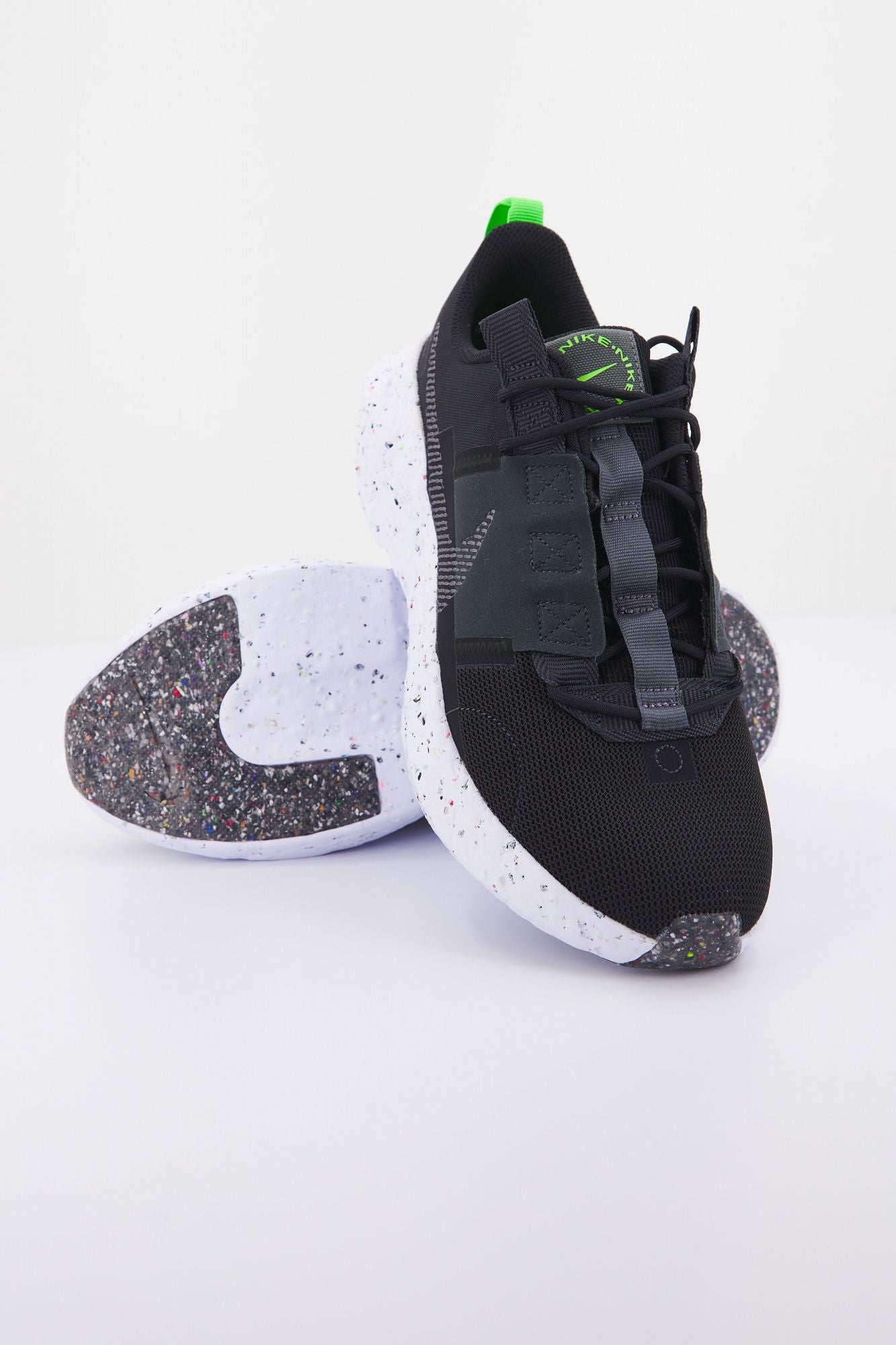 NIKE DB2477 en color NEGRO (4)