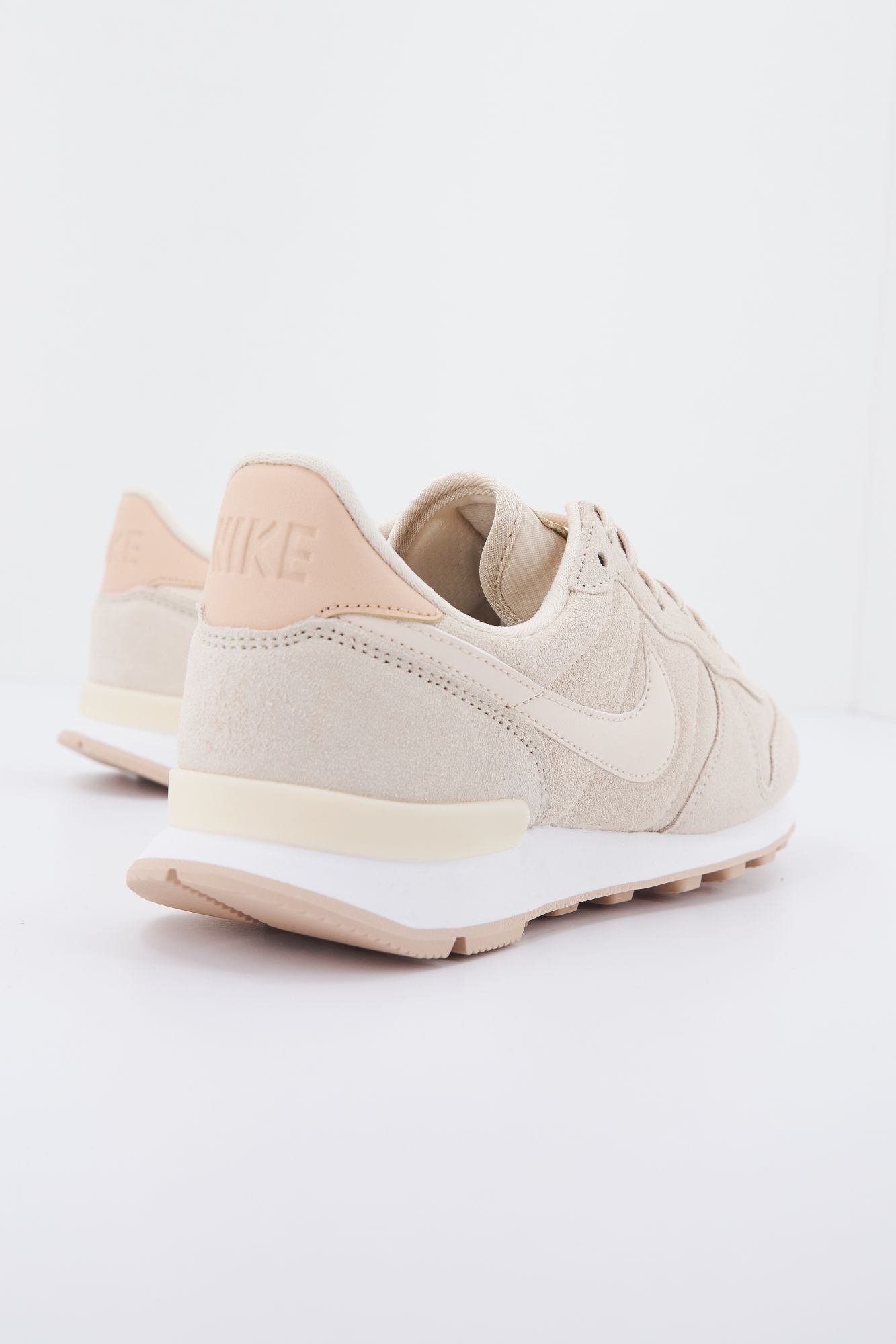 NIKE INTERNATIONALIST C en color BEIS (3)