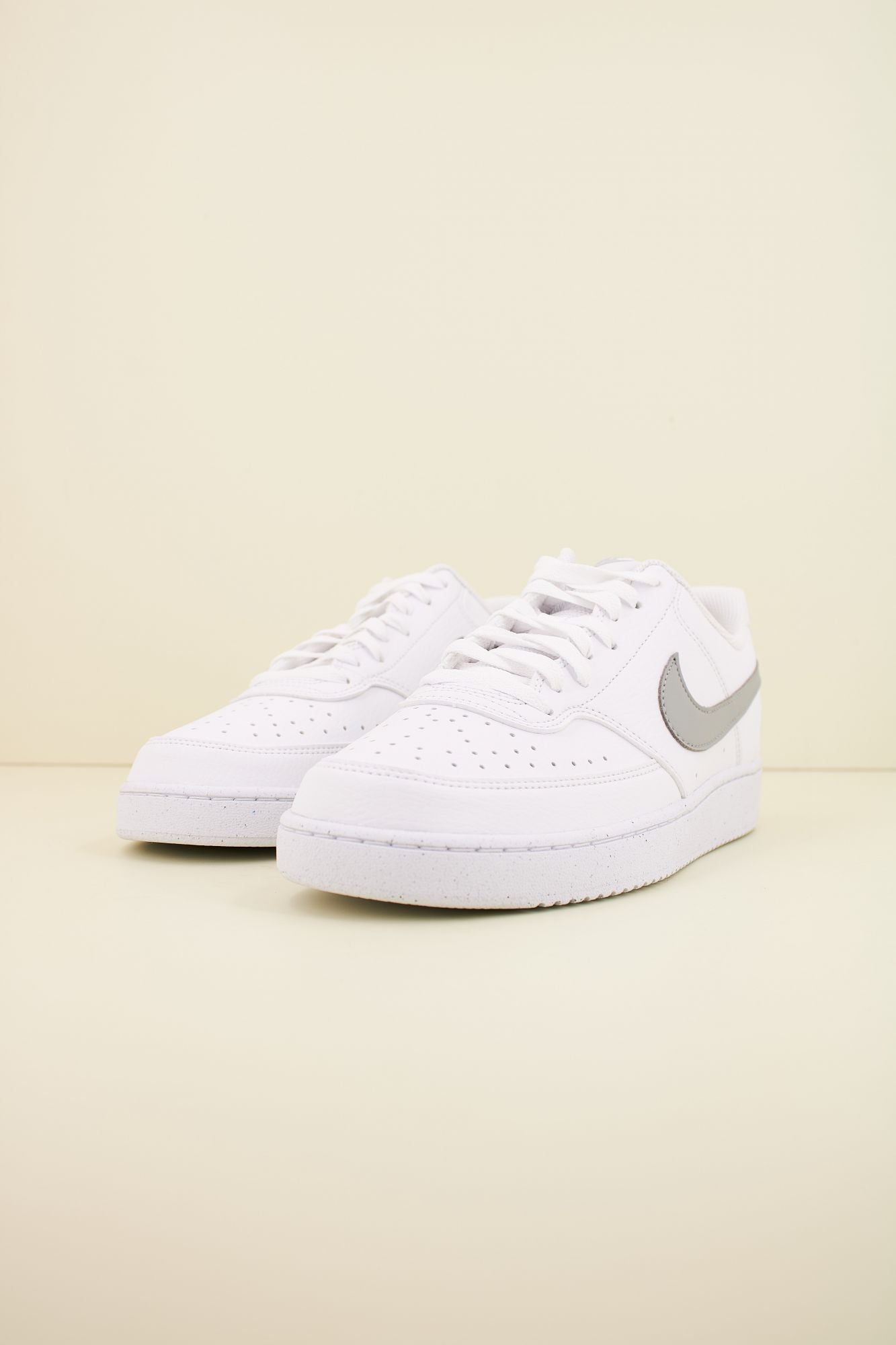 NIKE VISION LOW NEXT NATURE en color BLANCO (2)