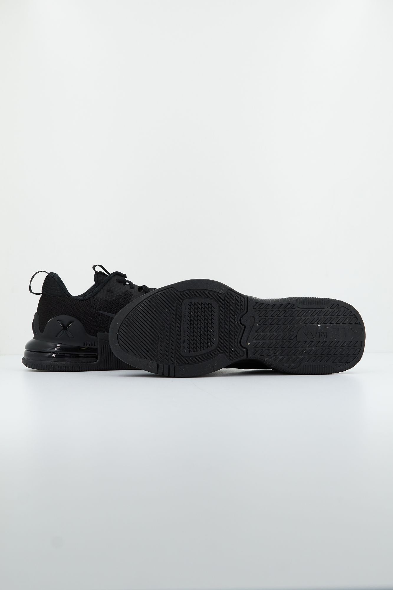 NIKE AIR MAX ALPHA TRAINER 5 en color NEGRO (4)