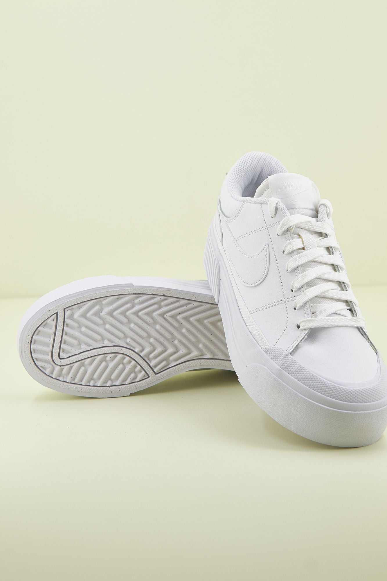 NIKE COURT LEGACY LIFT en color BLANCO (2)