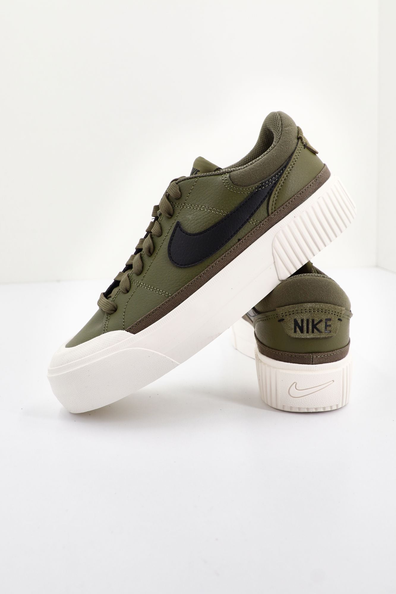 NIKE COURT LEGACY LIFT en color VERDE (3)