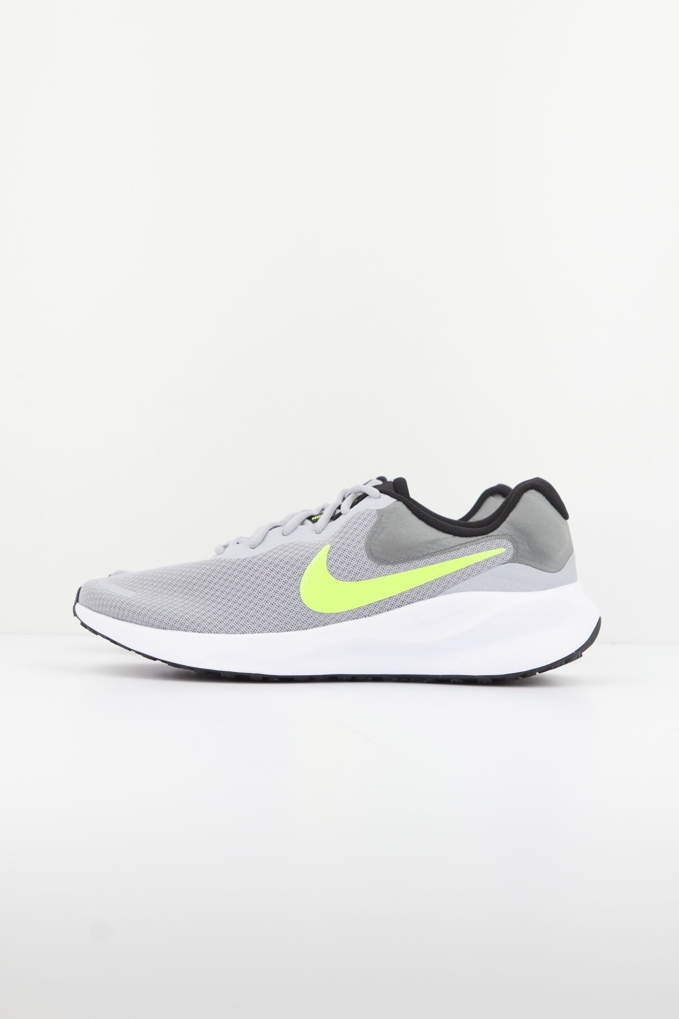 NIKE REVOLUTION 7 en color GRIS (1)