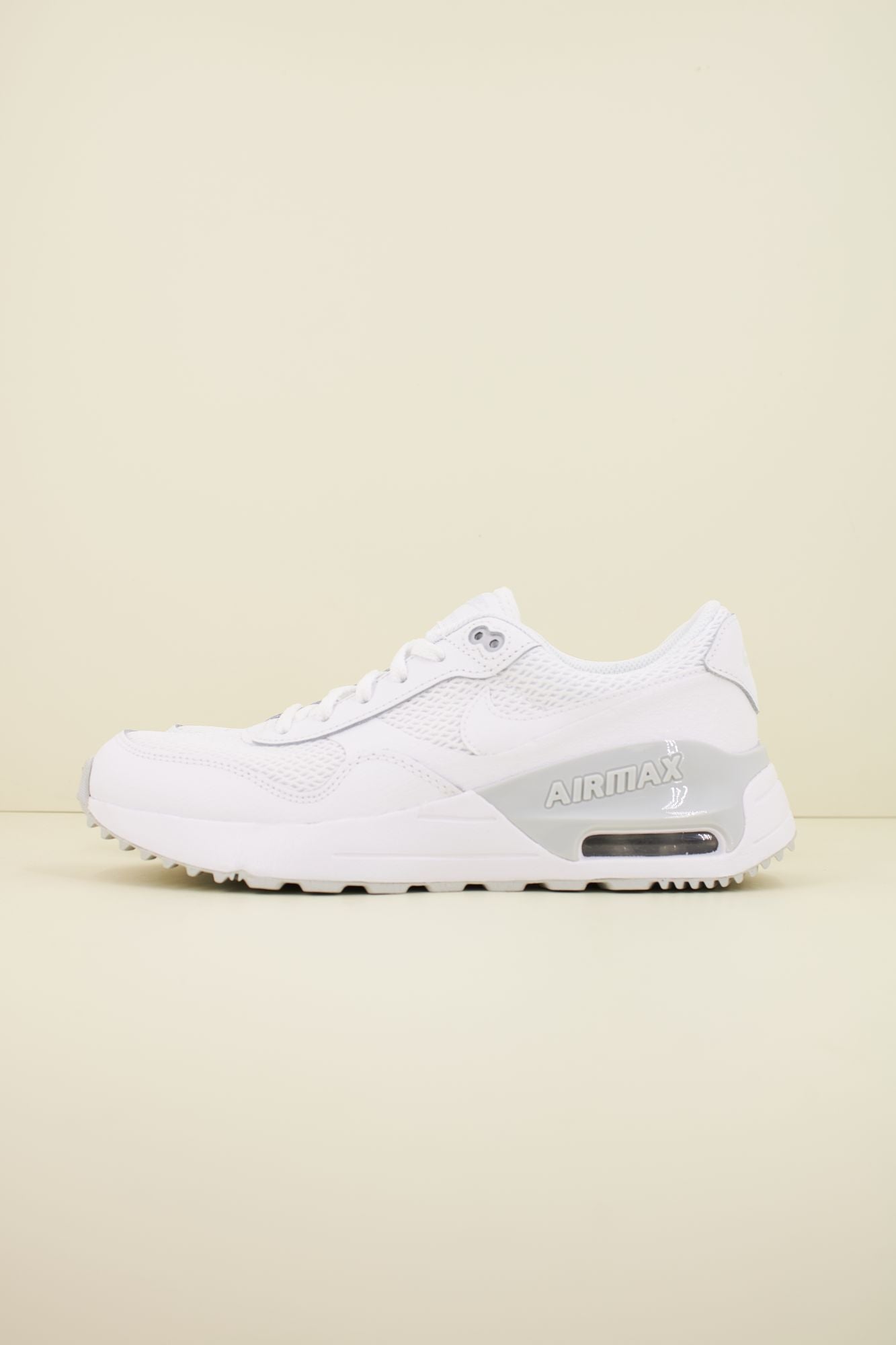 NIKE MAX SYSTM en color BLANCO (1)