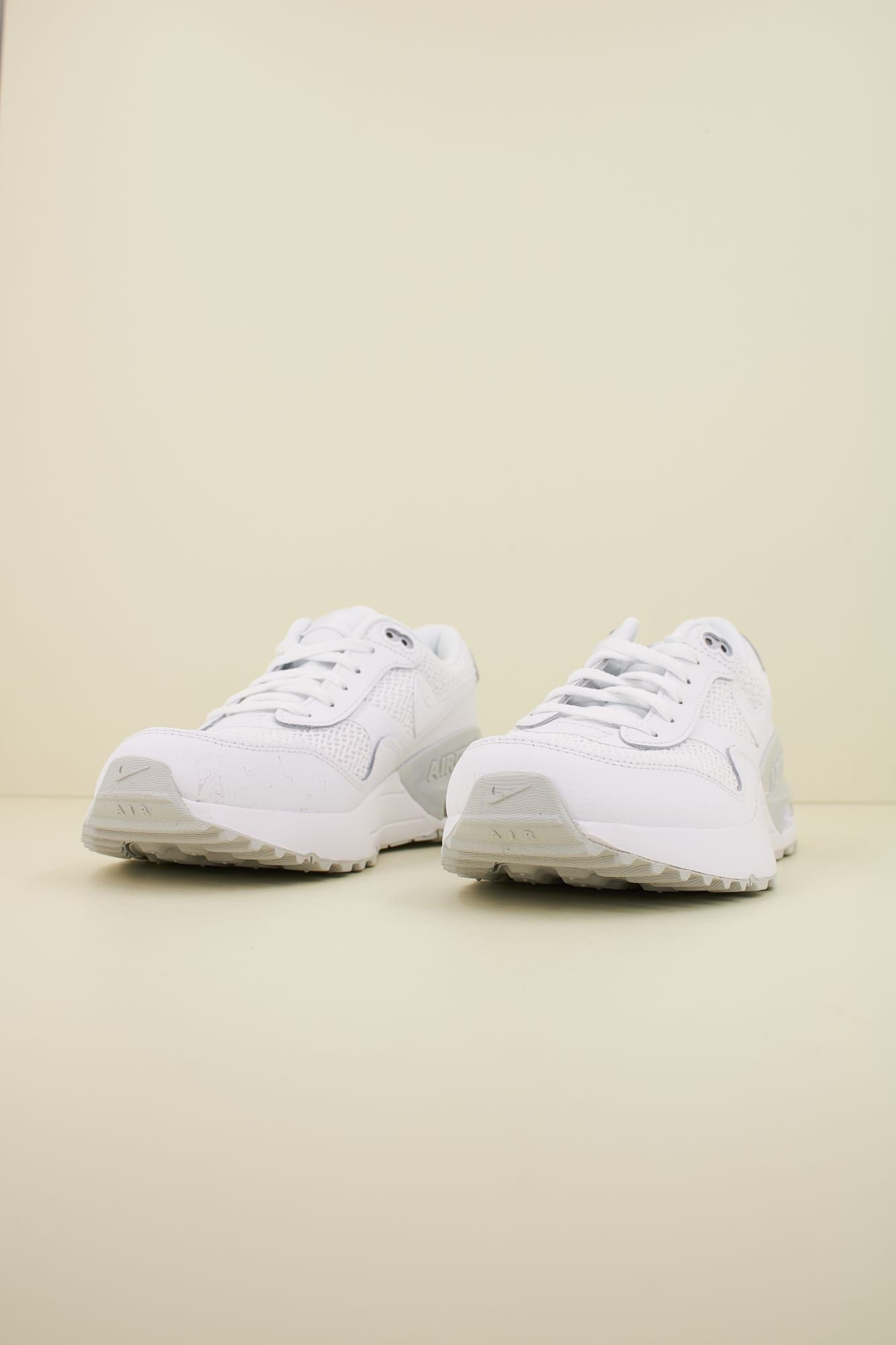 NIKE MAX SYSTM en color BLANCO (2)