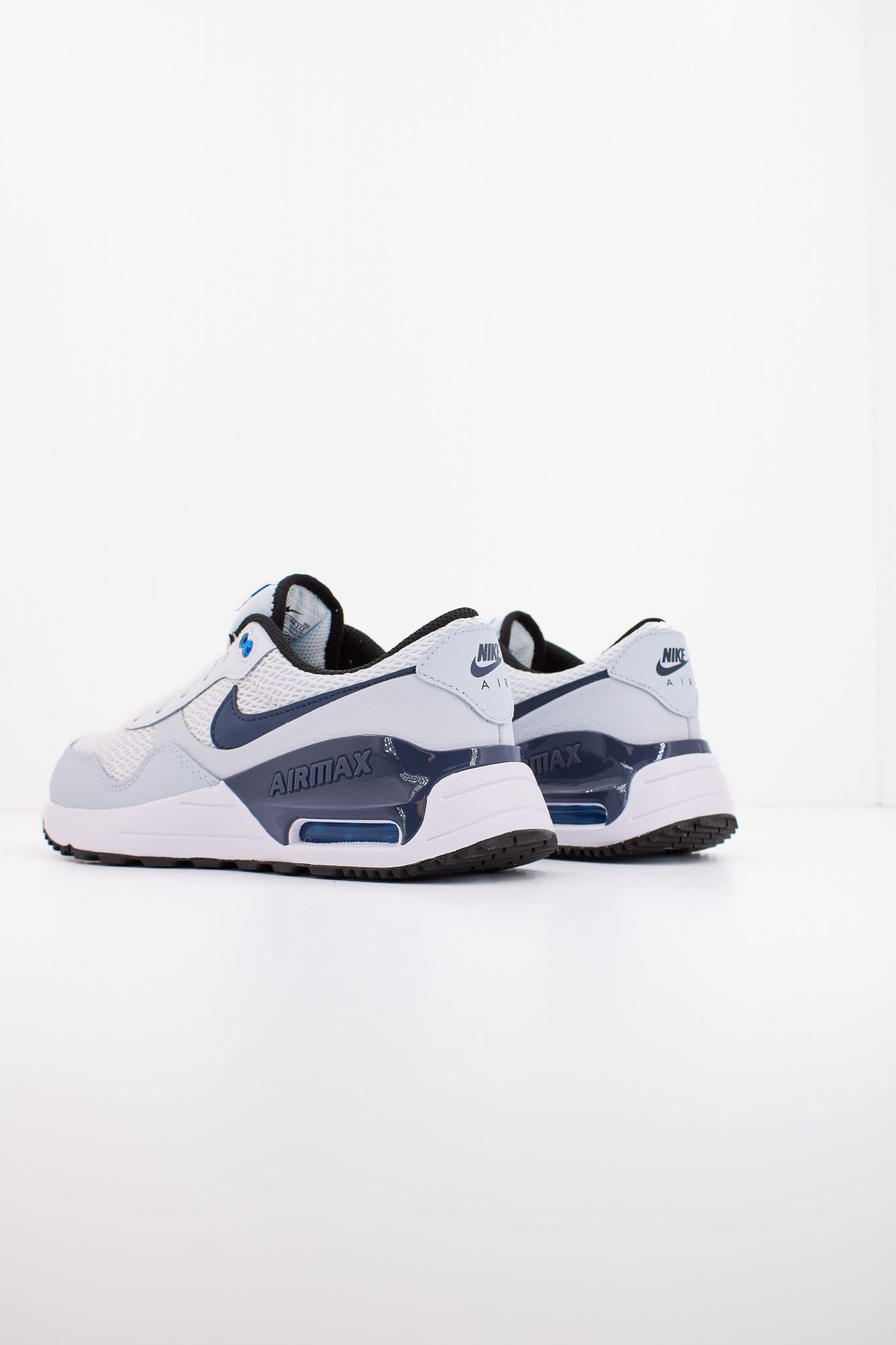 NIKE MAX SYSTM en color BLANCO (3)