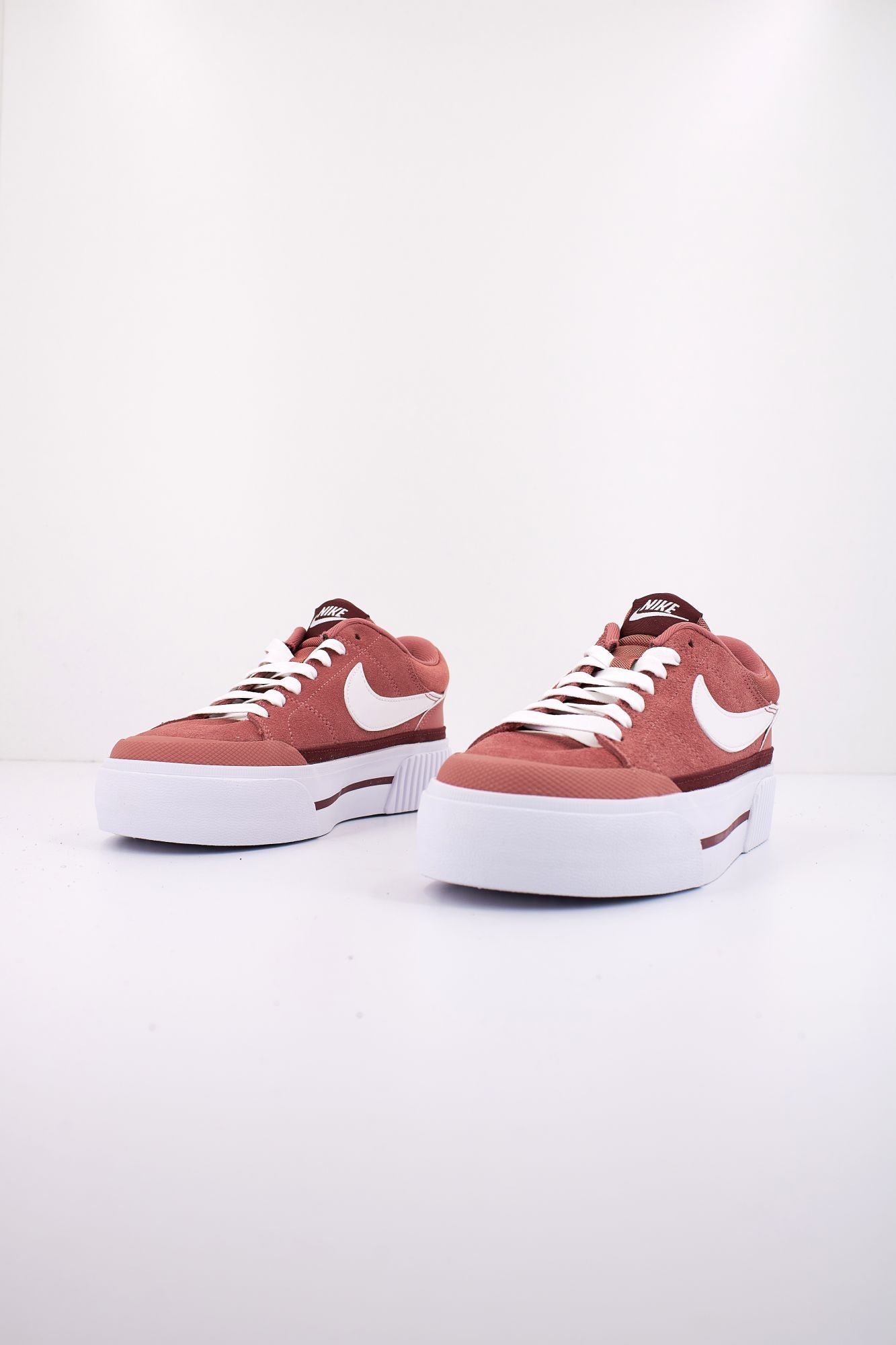 NIKE COURT LEGACY en color ROJO (2)