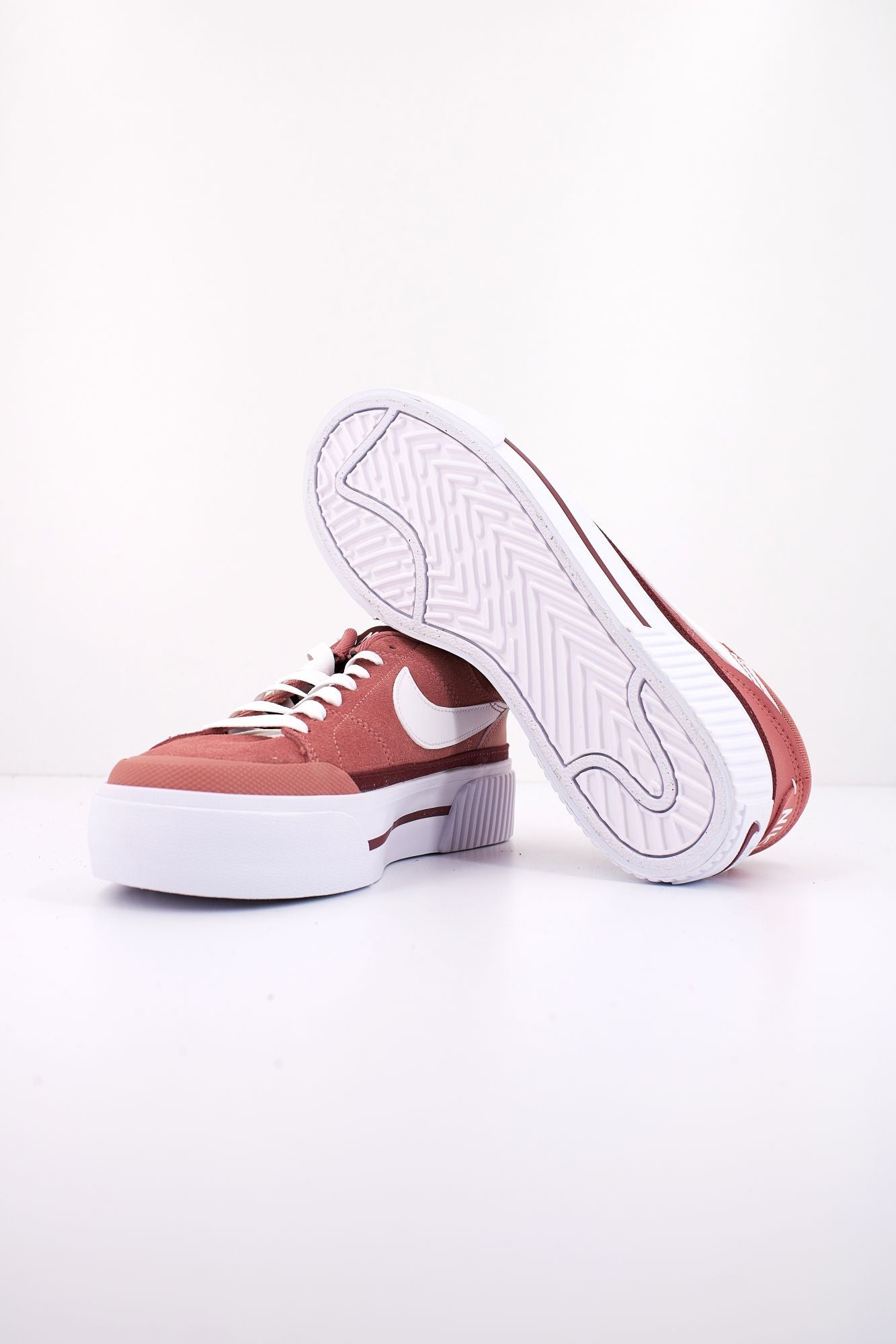NIKE COURT LEGACY en color ROJO (4)