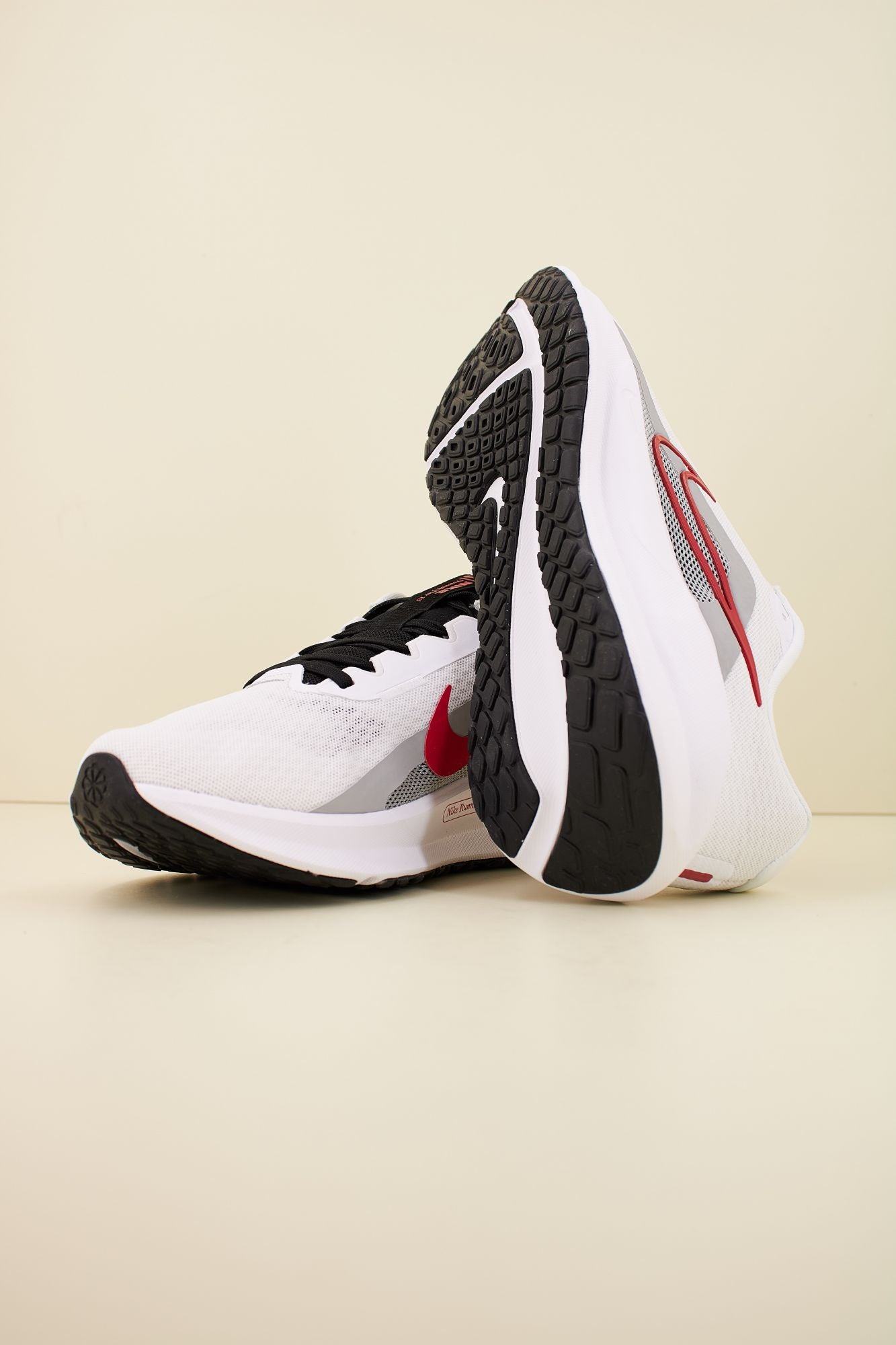 NIKE DOWNSHIFTER 13 en color BLANCO (4)