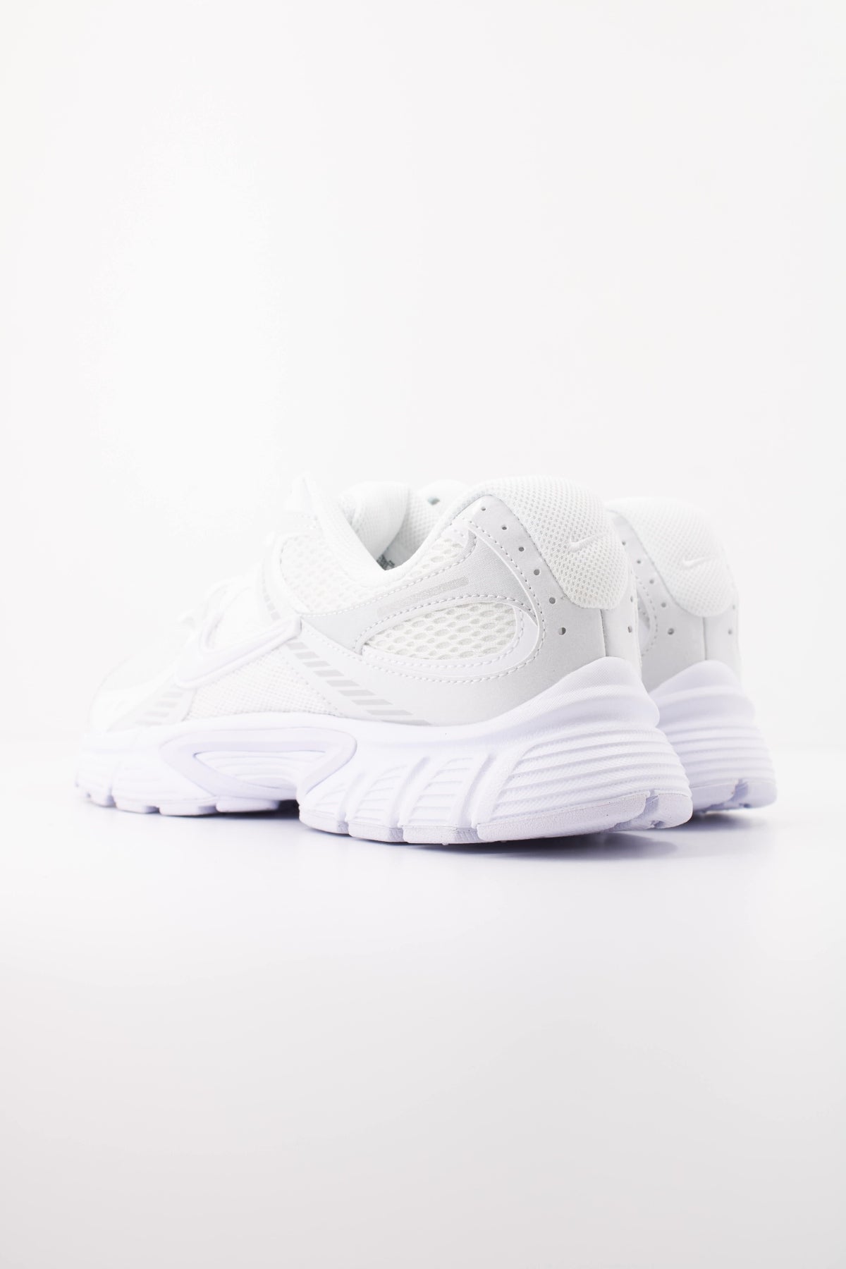 NIKE NIKE V5 RNR en color BLANCO (4)