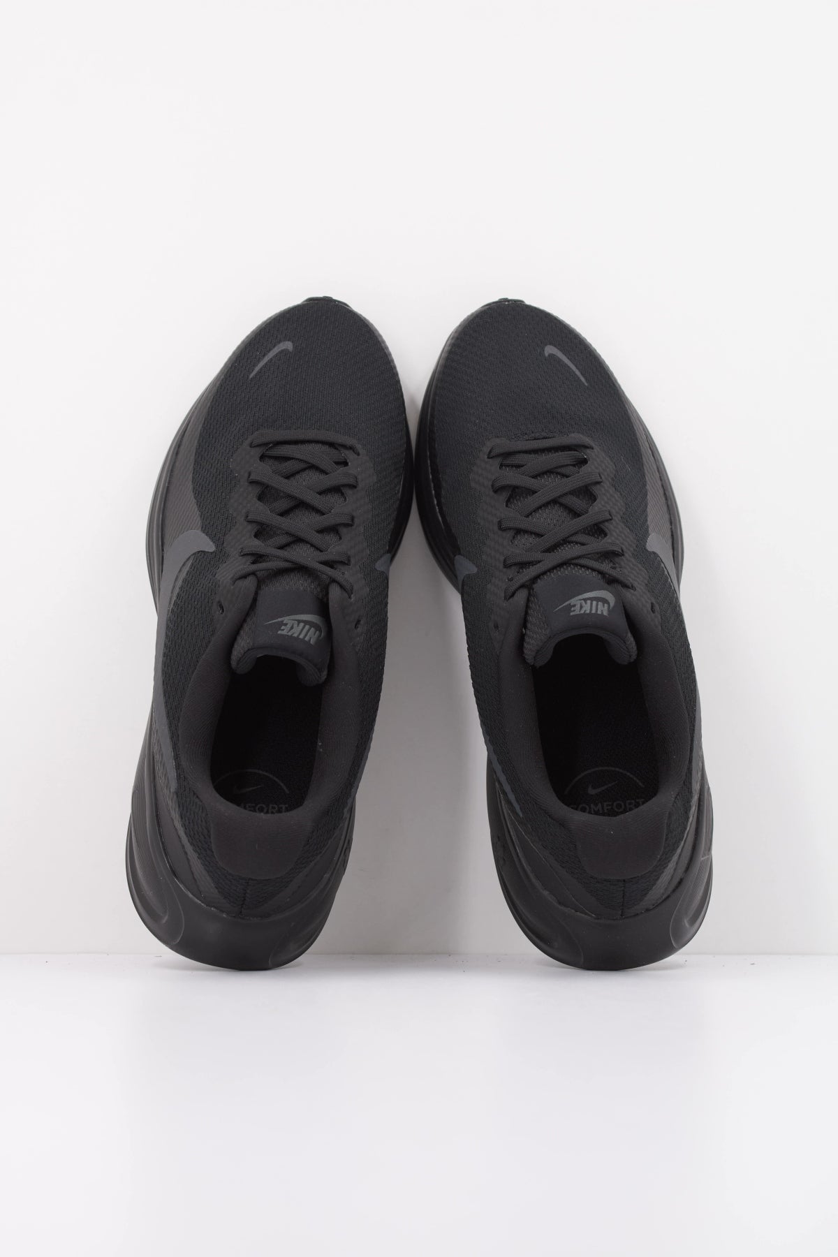 NIKE NIKE REVOLUTION 8 en color NEGRO (3)