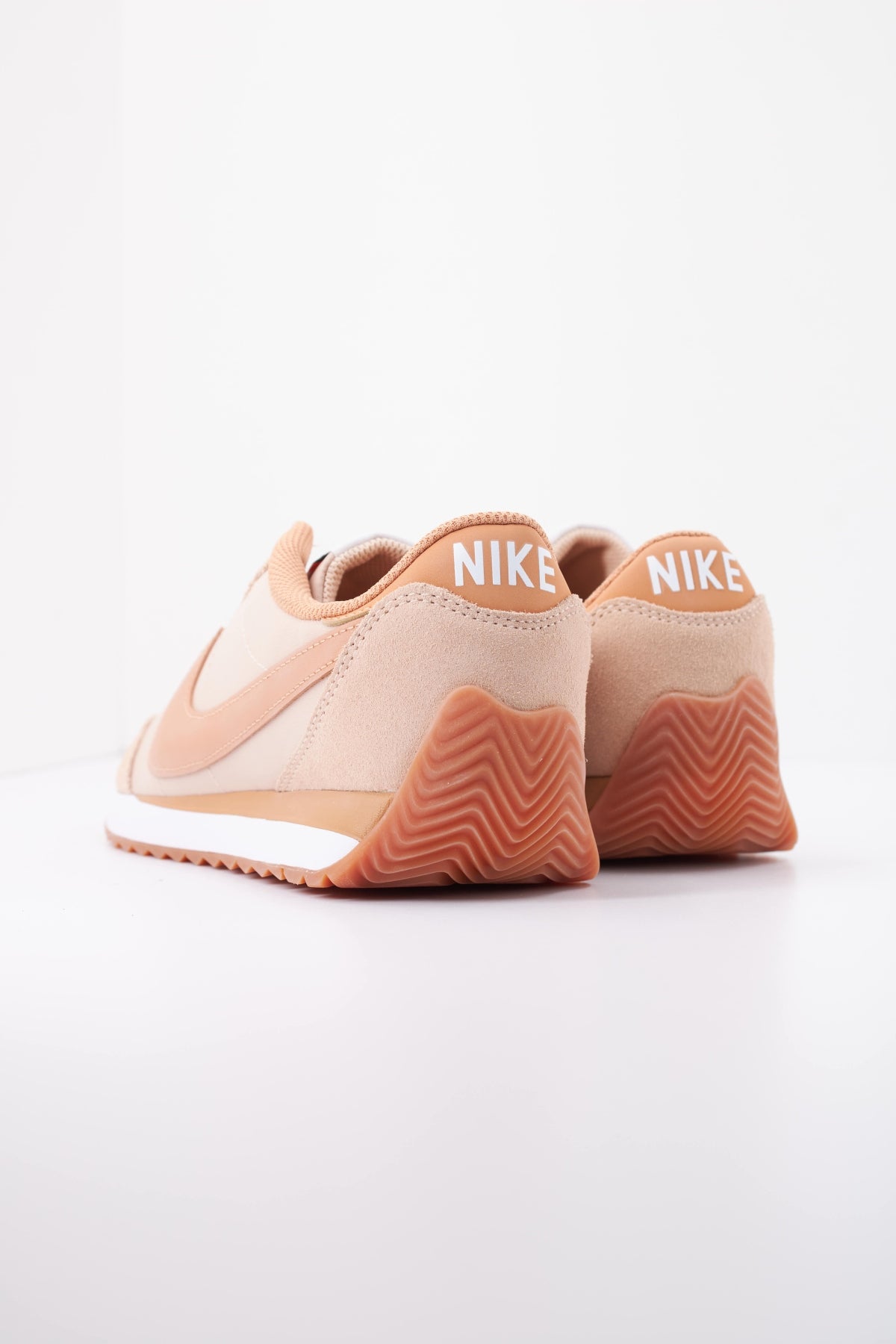 NIKE HM4771 en color NUDE (4)