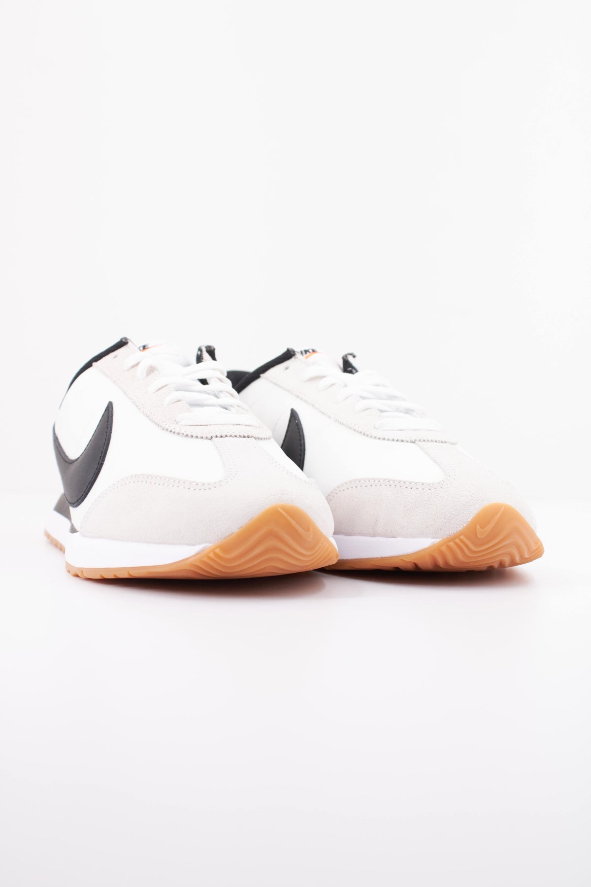 NIKE NIKE PACIFIC en color BLANCO (2)