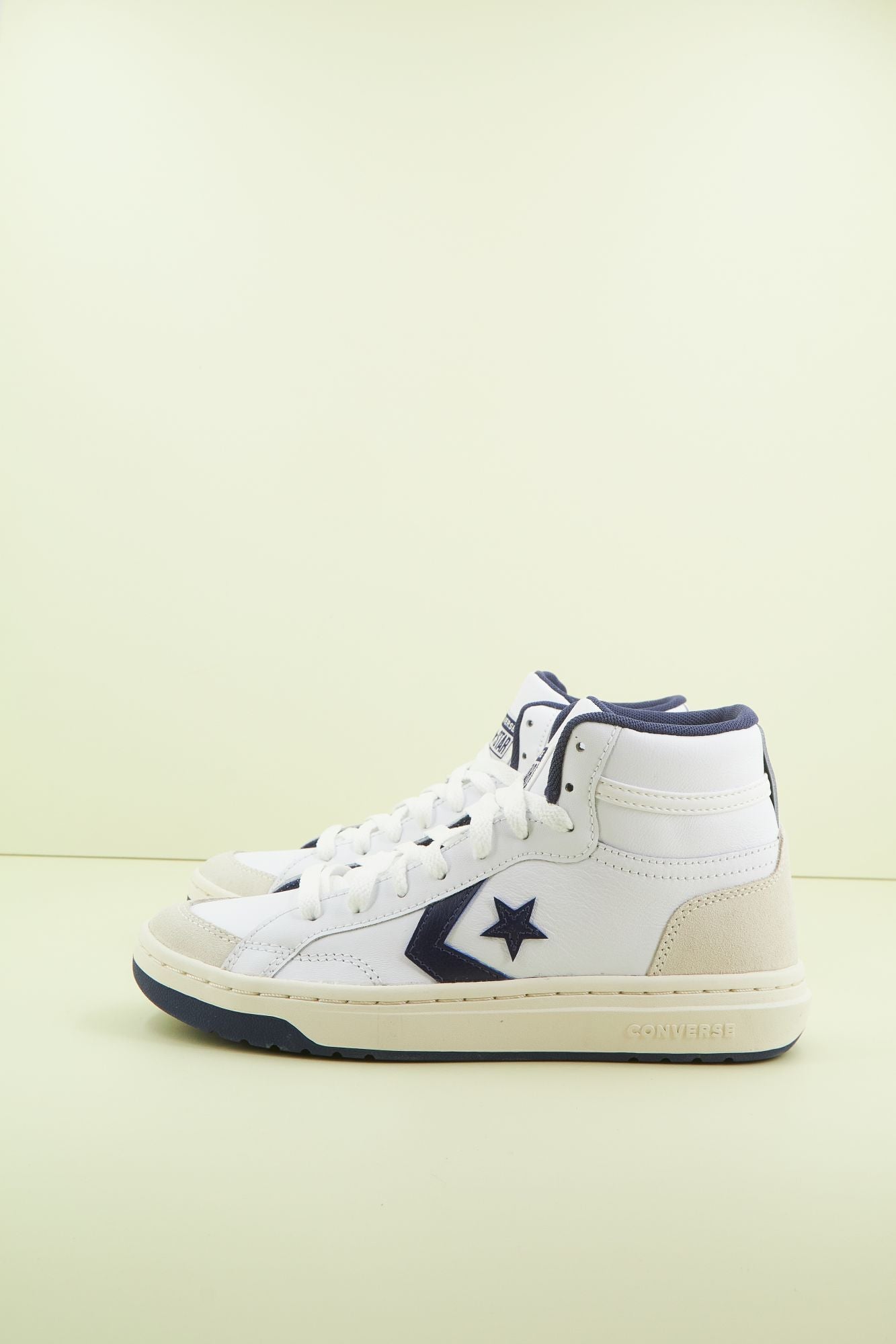 CONVERSE PRO BLAZE CLASSIC MID en color BLANCO (1)