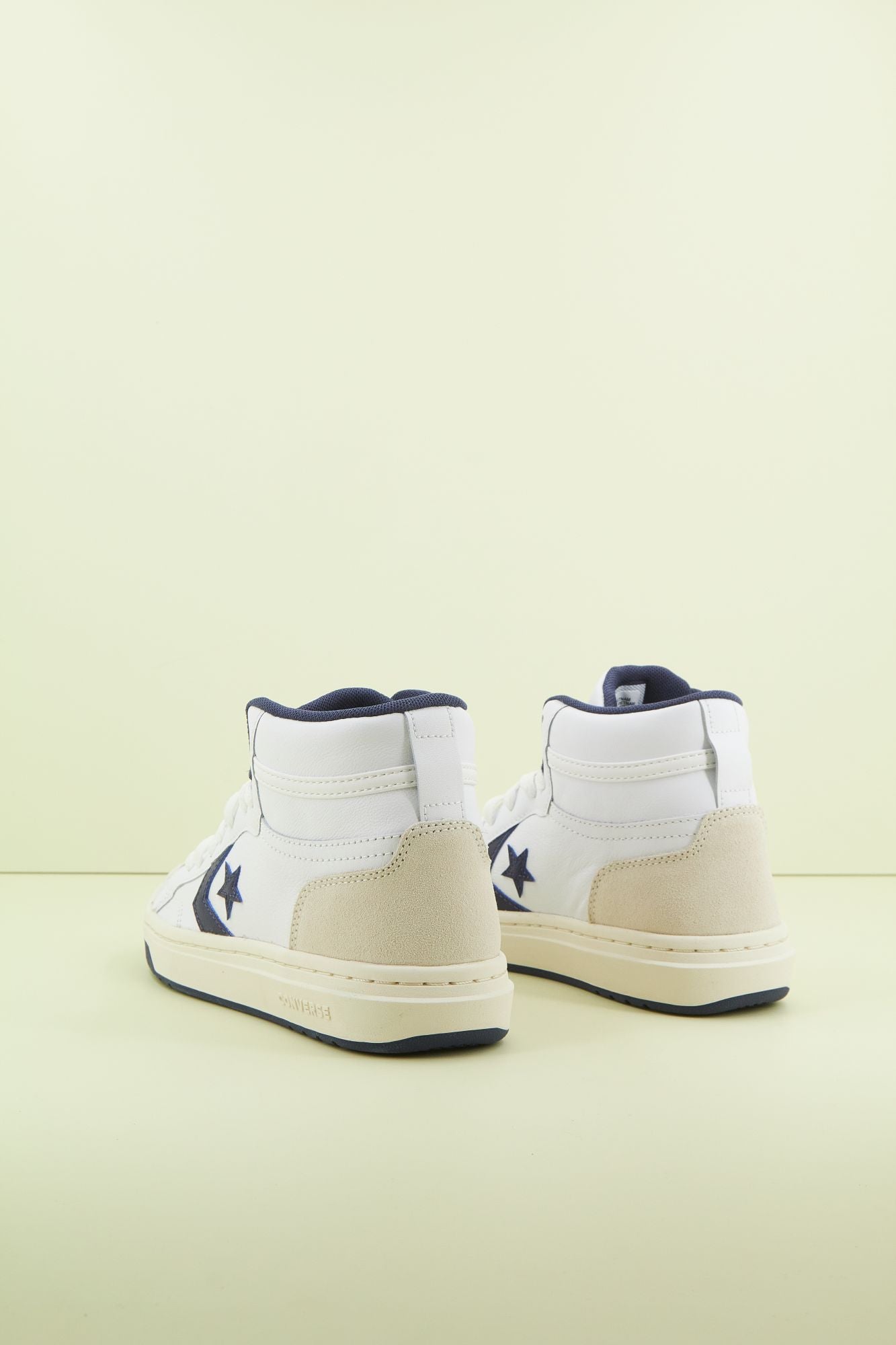 CONVERSE PRO BLAZE CLASSIC MID en color BLANCO (2)