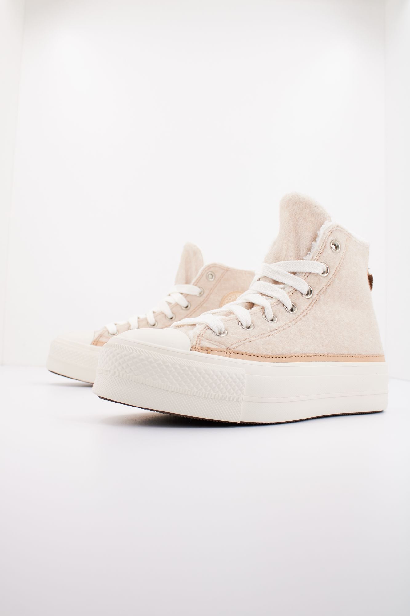 CONVERSE CHUCK TAYLOR ALL STAR LIFT PLATFORM FAUX MOHAIR en color BEIS (2)