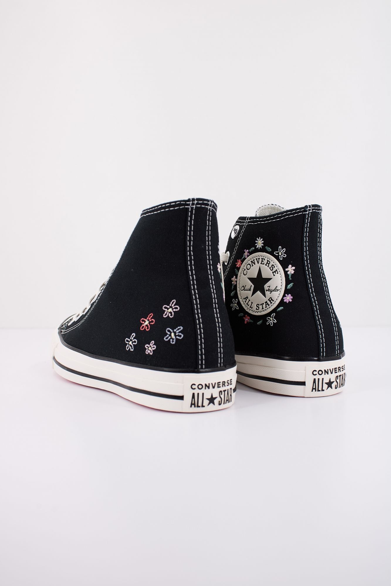 CONVERSE CHUCK TAYLOR ALL STAR EMBROIDERED LITTLE FLOWERS en color NEGRO (4)