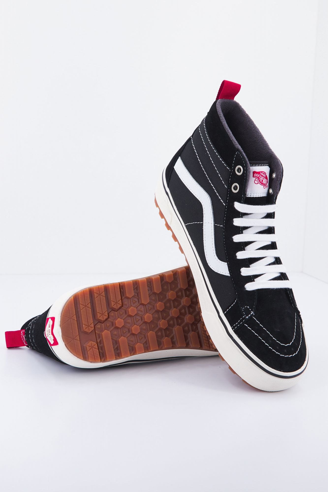 VANS UA SK8- HI MTE-30 en color NEGRO (4)