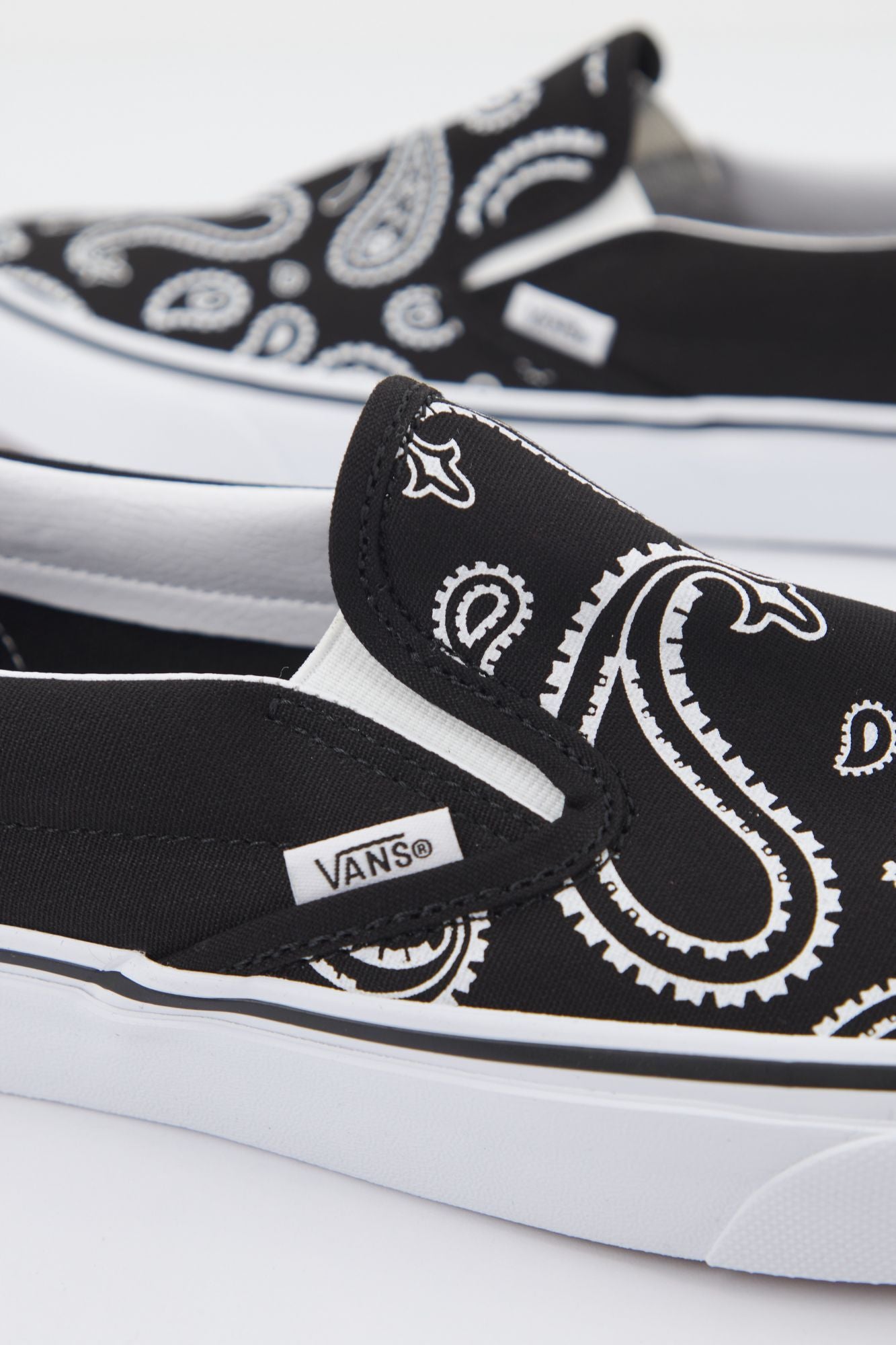 VANS UA CLASSIC SLIP-ON en color NEGRO (3)
