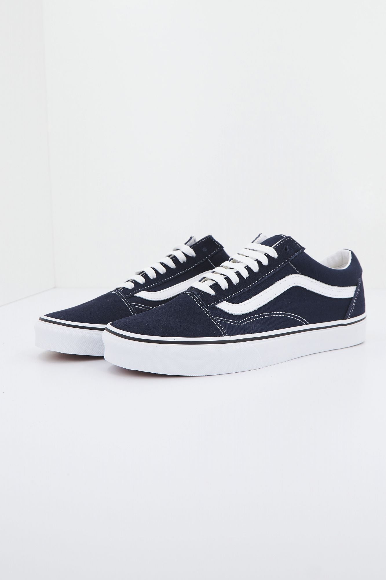 VANS UA OLD SKOOL en color AZUL (2)