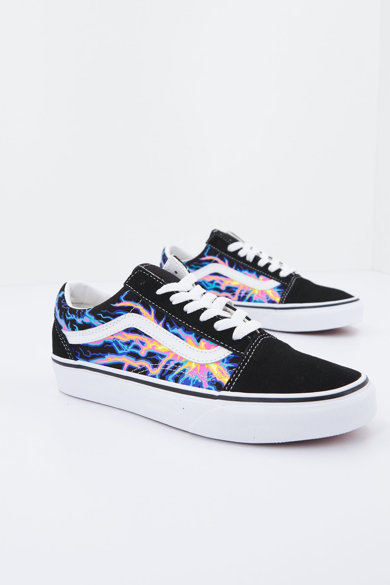 VANS UA OLD SKOOL en color NEGRO (1)
