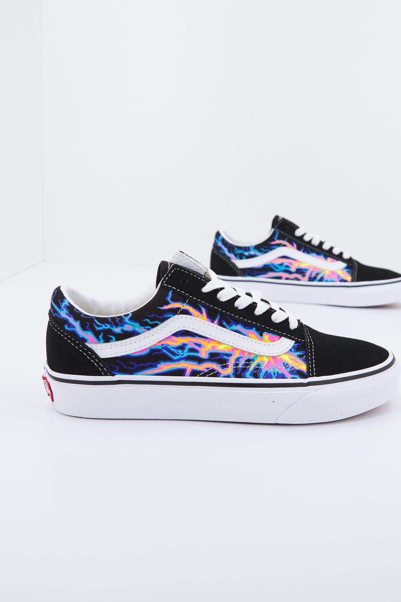 VANS UA OLD SKOOL en color NEGRO (2)