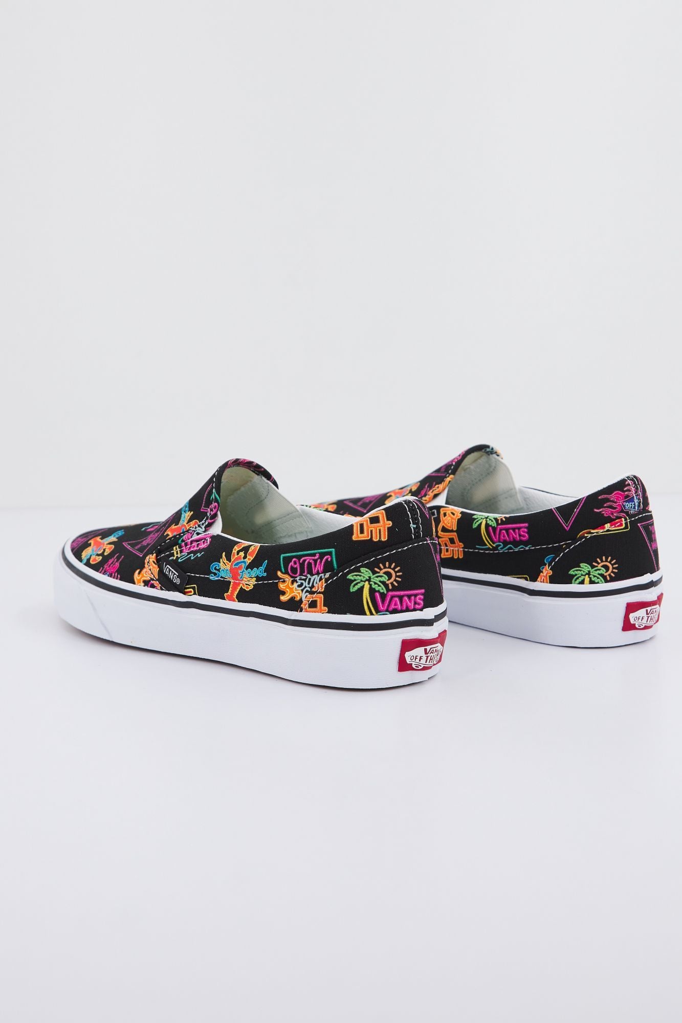 VANS UA CLASSIC SLIP-ON en color NEGRO (3)