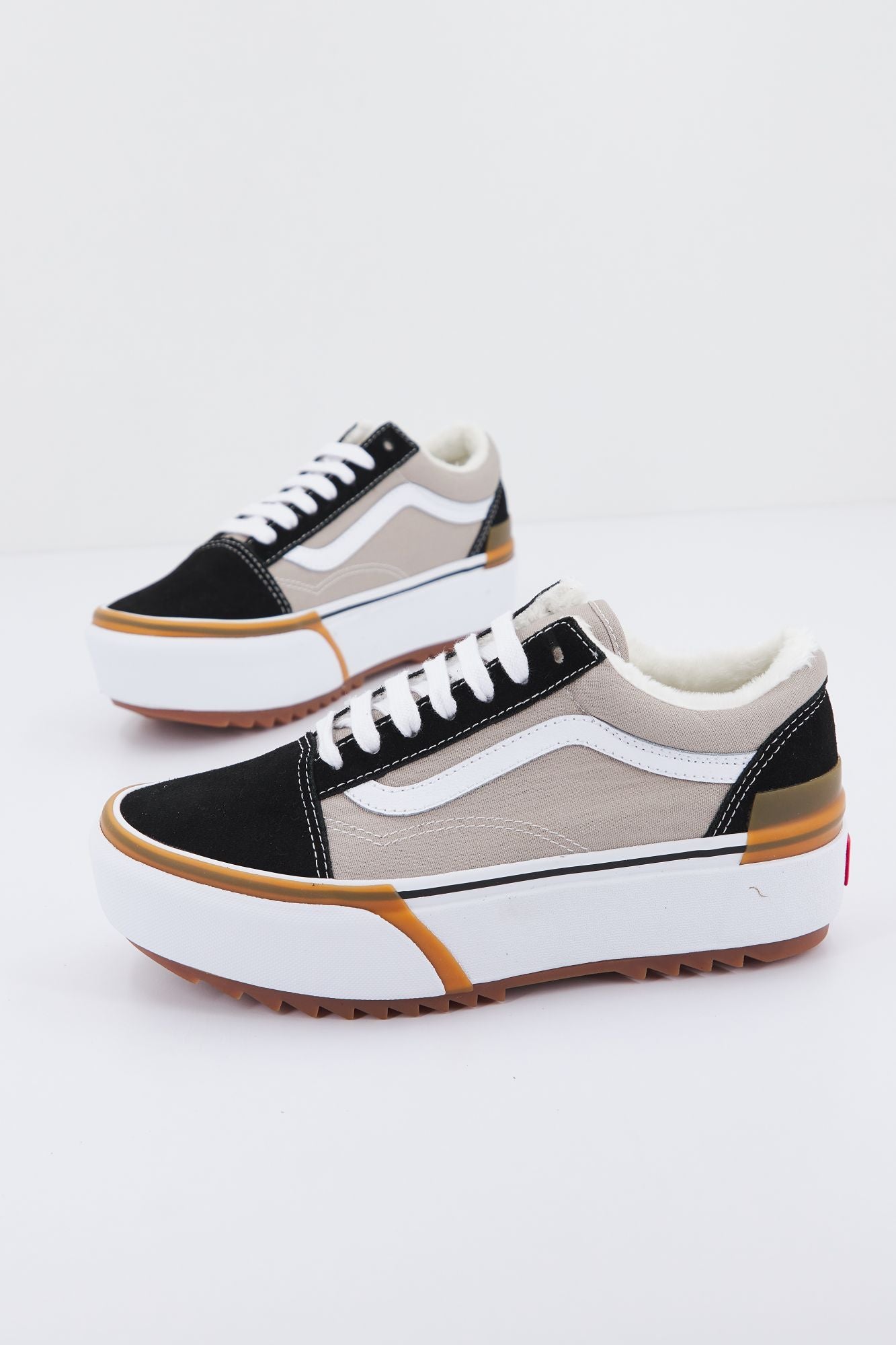 VANS UA OLD SKOOL en color BEIS (1)