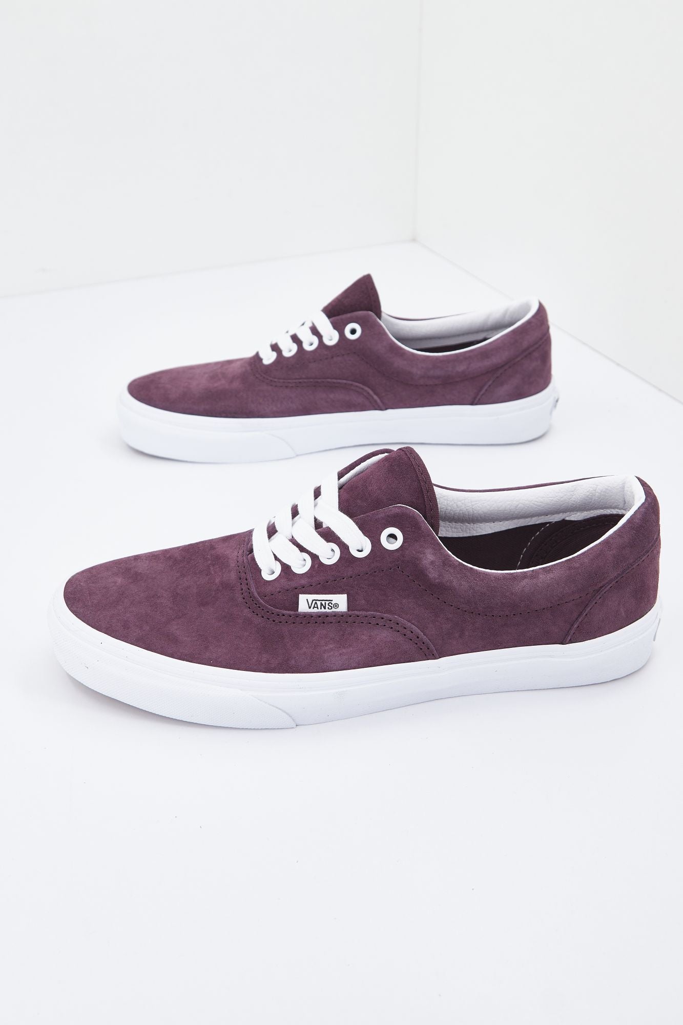 VANS UA ERA en color VIOLETA (1)