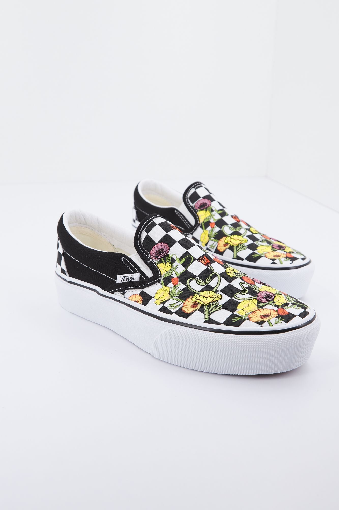 VANS UA CLASSIC SLIP-ON PLA en color FLORAL (1)