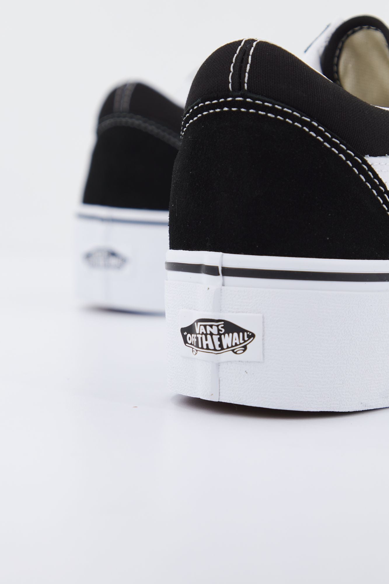 VANS UA OLD SKOOL en color NEGRO (4)