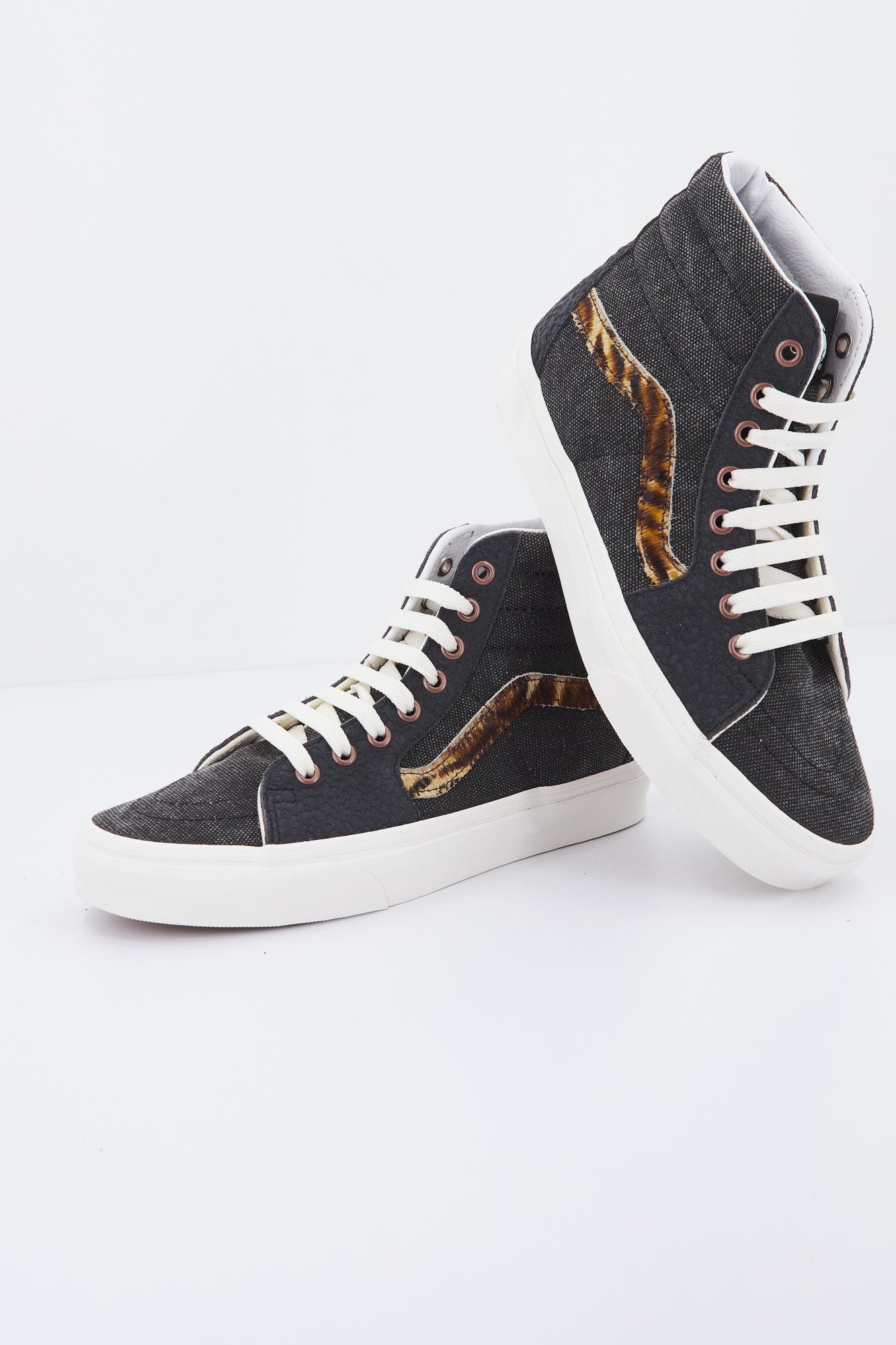 VANS UA SK8-HI en color GRIS (1)
