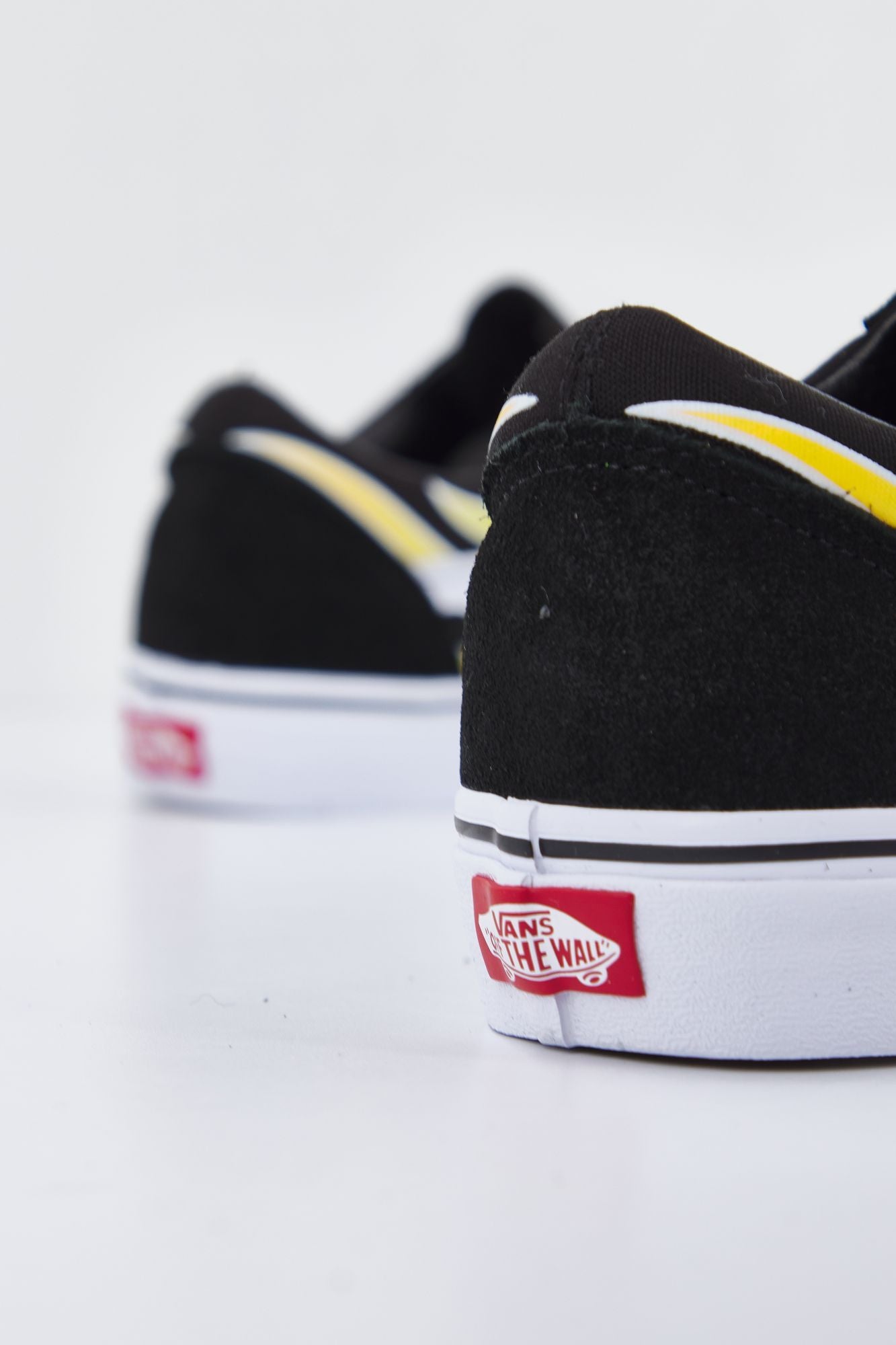 VANS UA OLD SKOOL en color NEGRO (4)