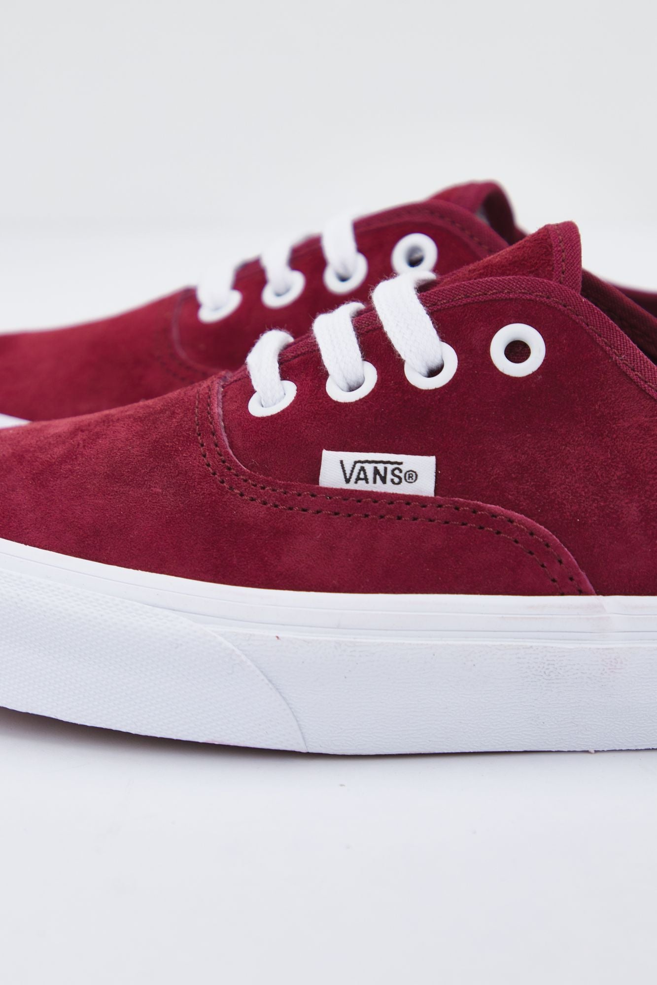 VANS UA AUTHENTIC en color BURDEOS (3)