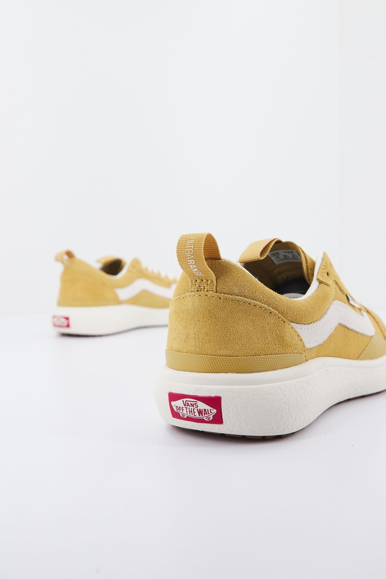 VANS UA ULTRARANGE en color AMARILLO (3)
