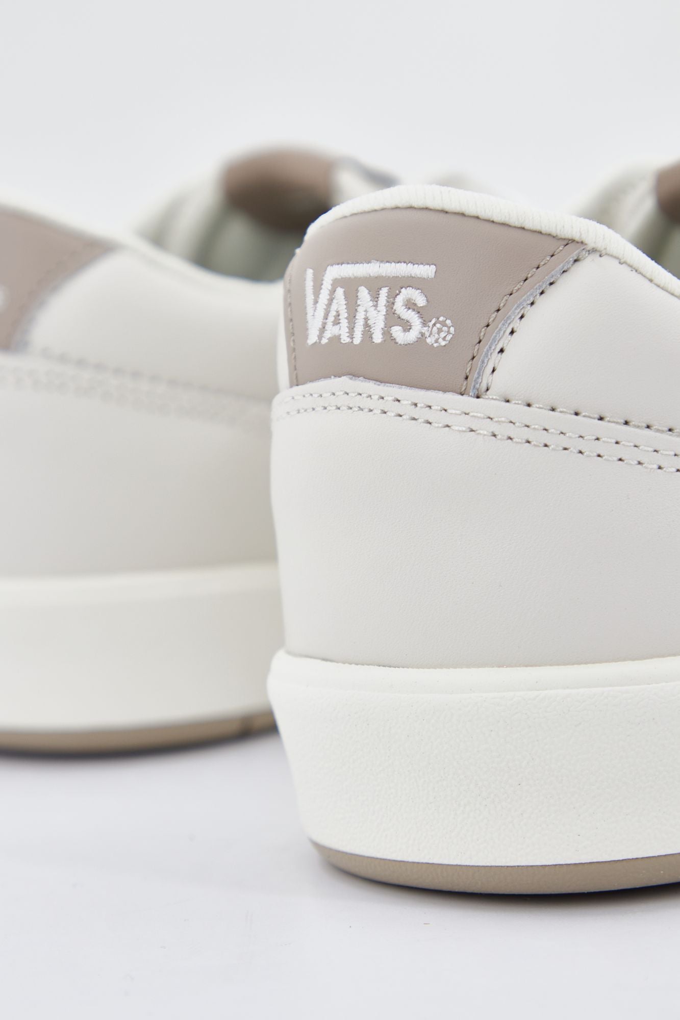 VANS UA LOWLAND en color BEIS (4)
