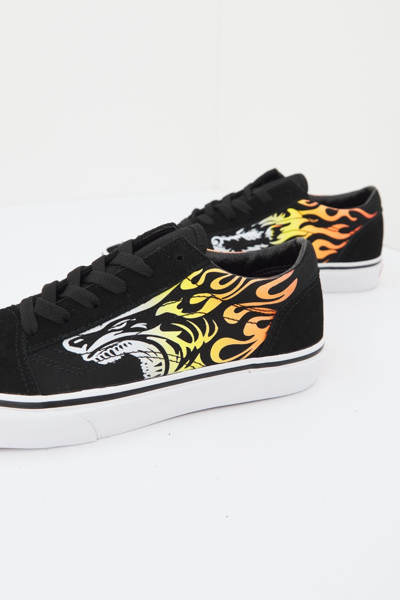 VANS JN OLD SKOOL en color NEGRO (3)