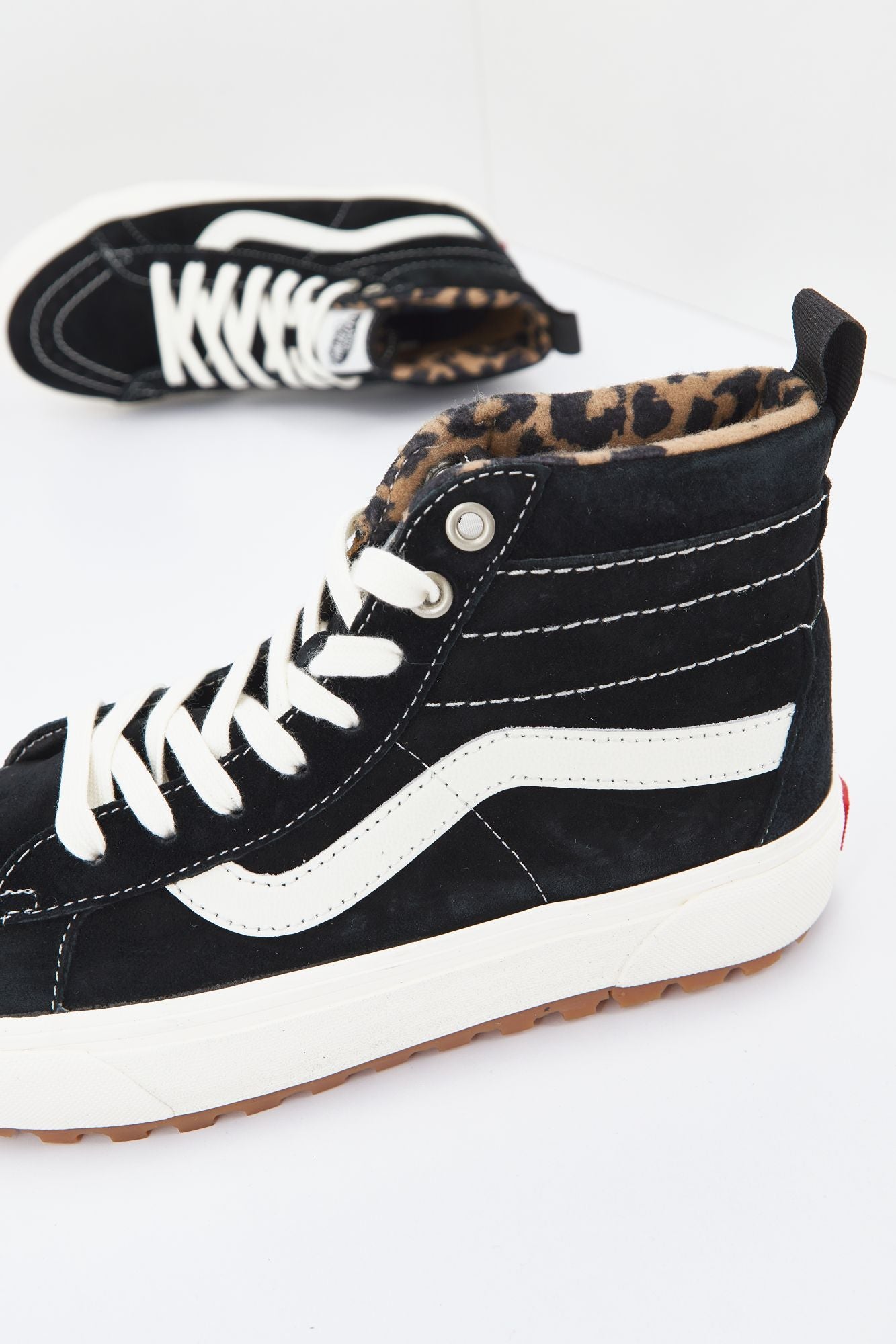 VANS UA SK8-HI en color NEGRO (3)