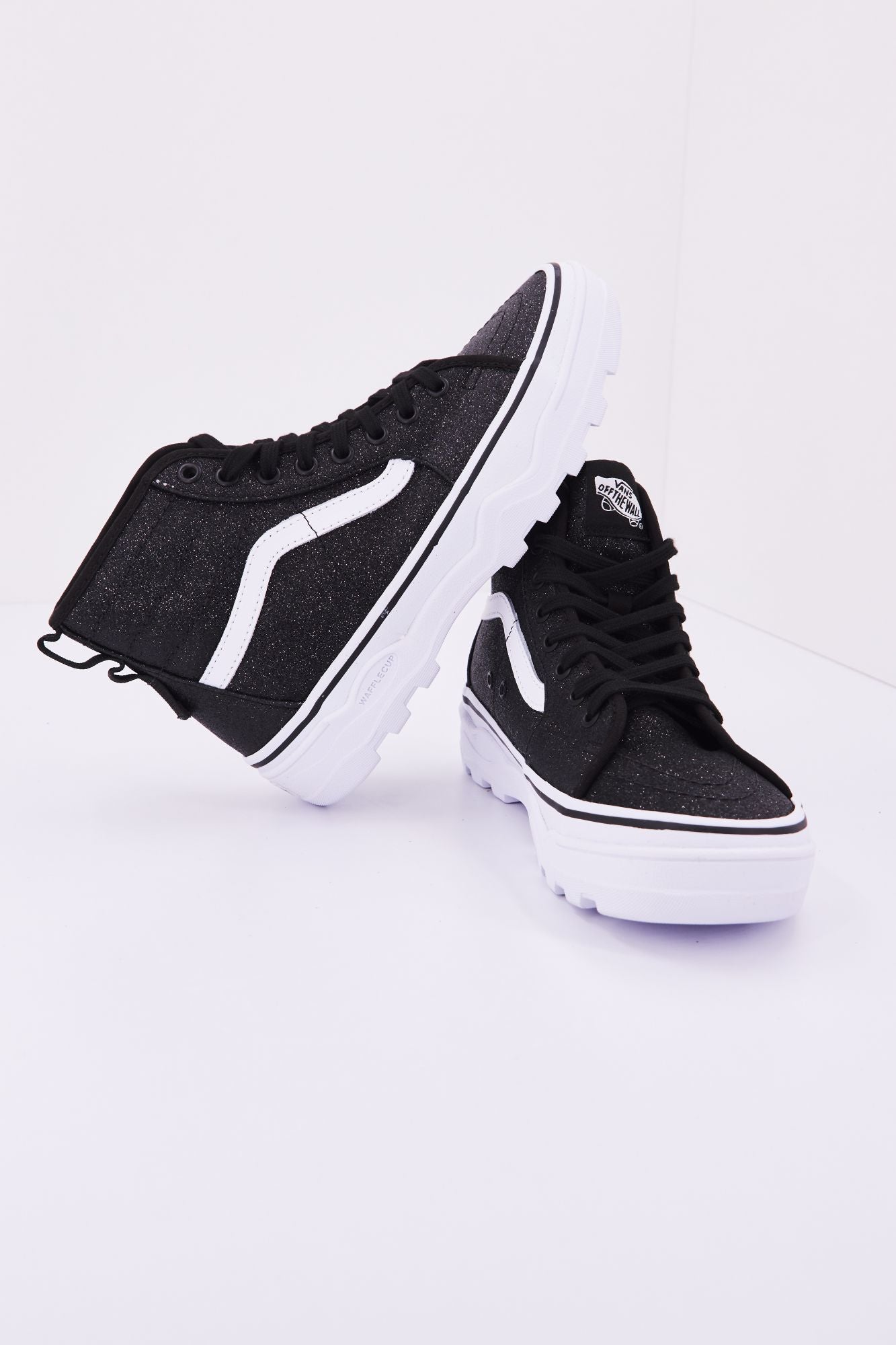 VANS UA SENTRY SK8-HI en color NEGRO (2)