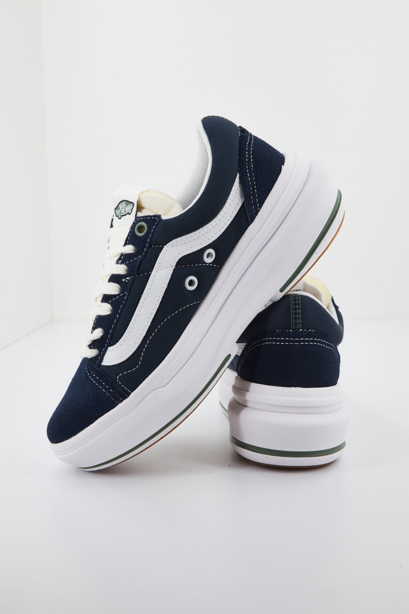 VANS UA OLD SKOOL en color AZUL (2)