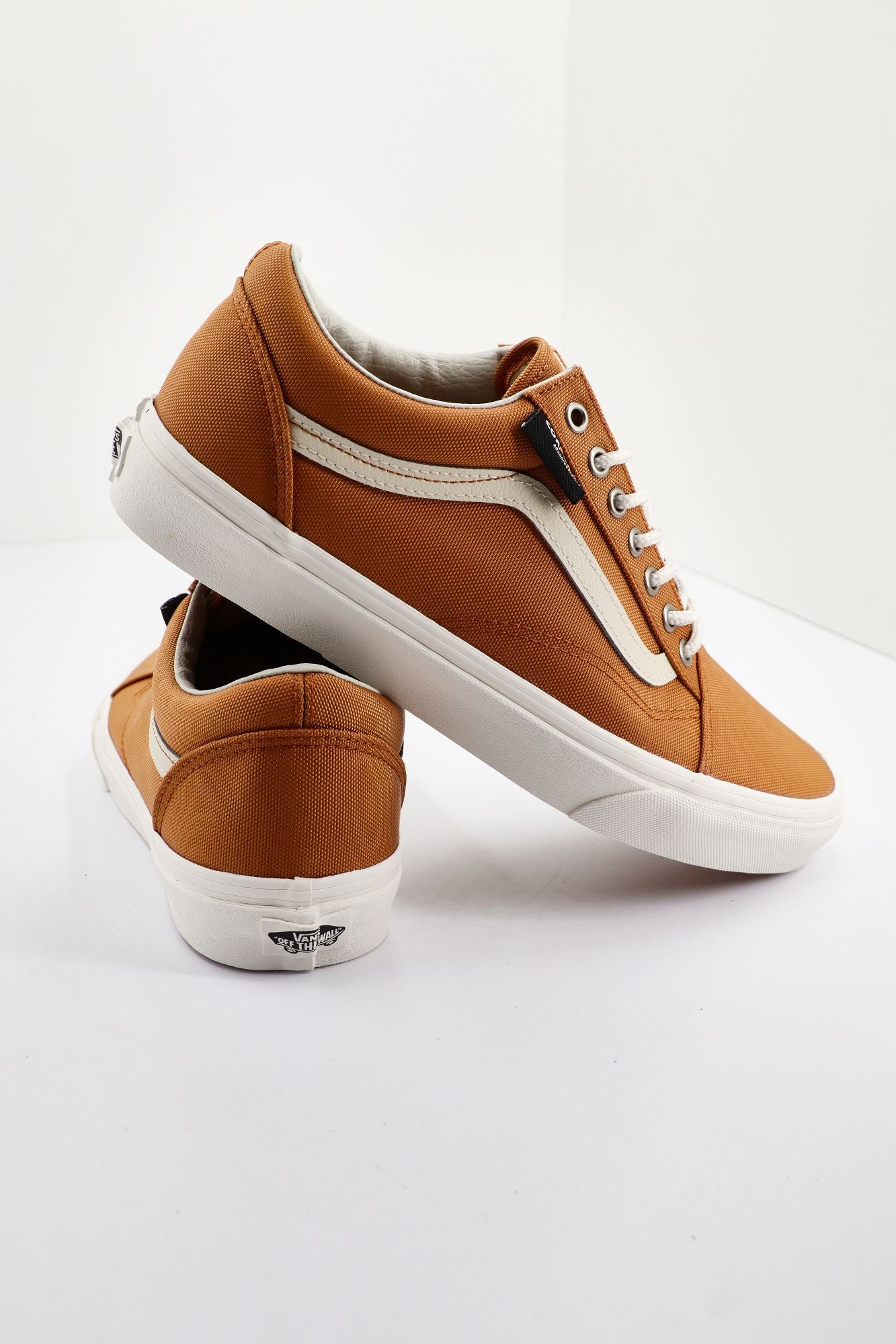 VANS VN0A4BW2K0A1 en color AMARILLO (2)