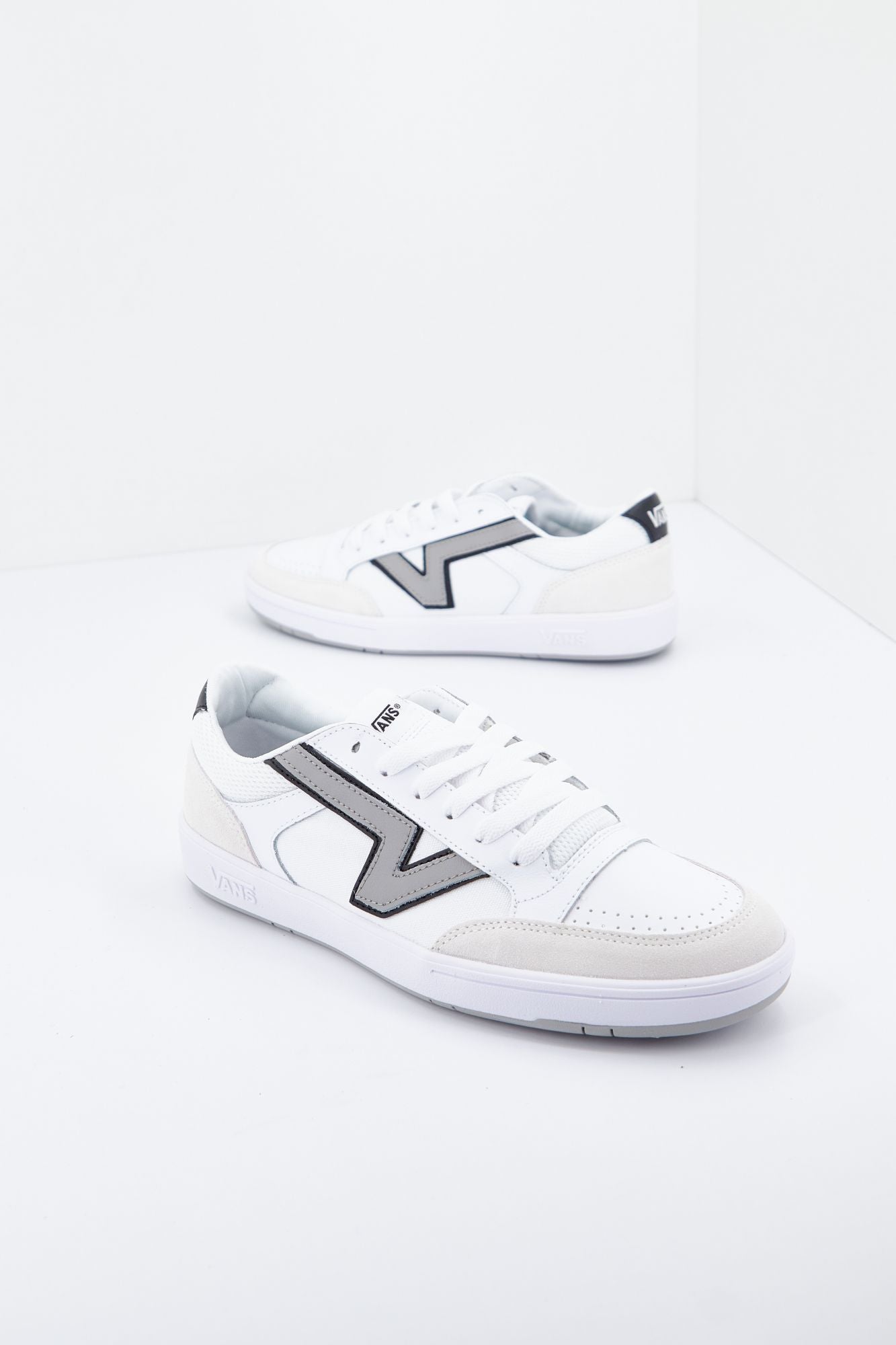 VANS LOWLAND CC en color BLANCO (1)