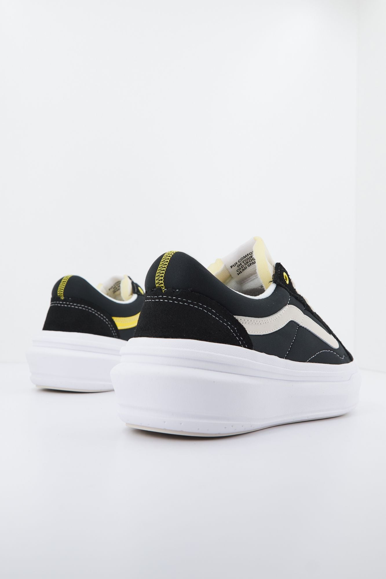 VANS OLD SKOOL OVERT CC en color NEGRO (2)